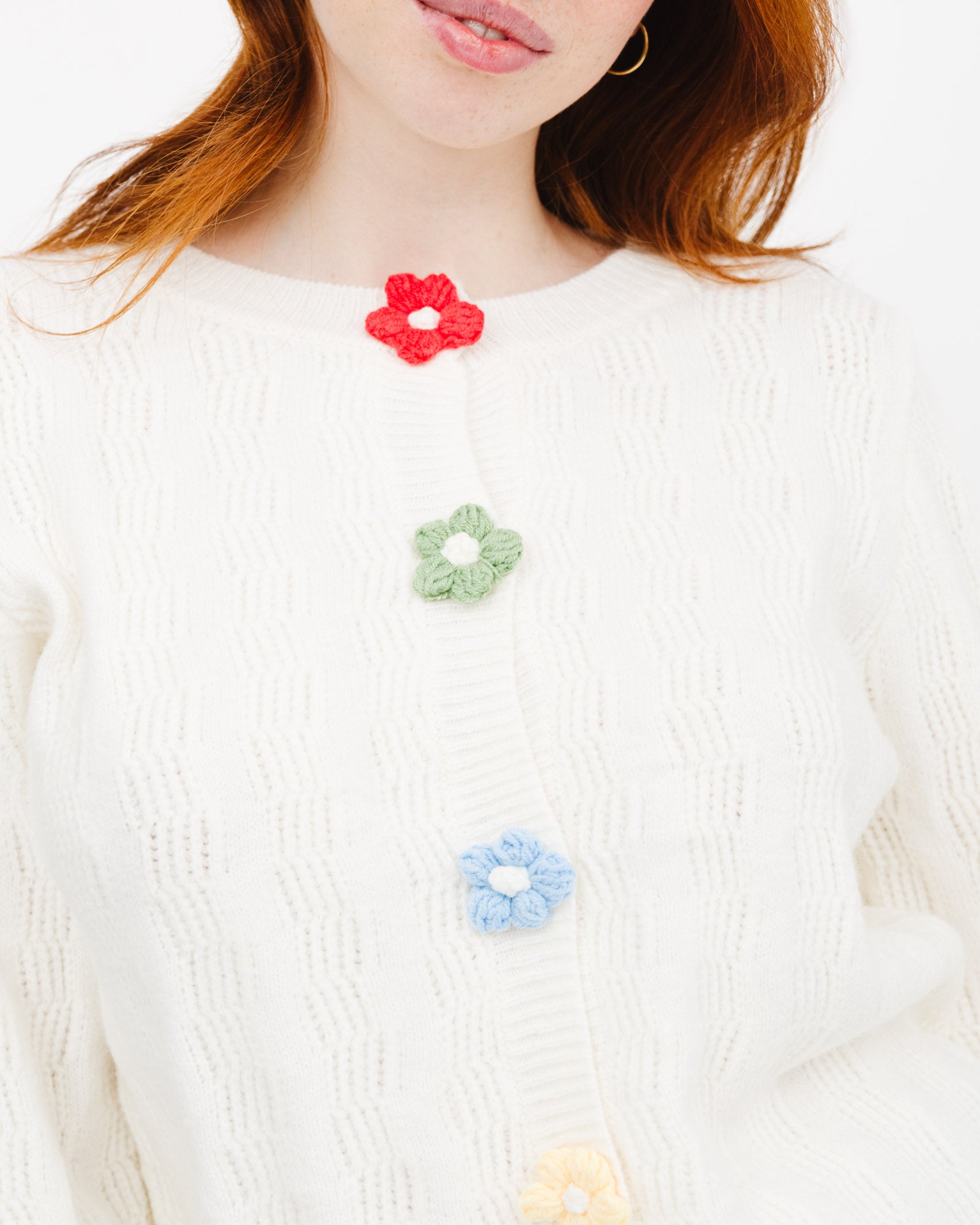 Strickjacke mit Blumen Knöpfen - Broke + Schön