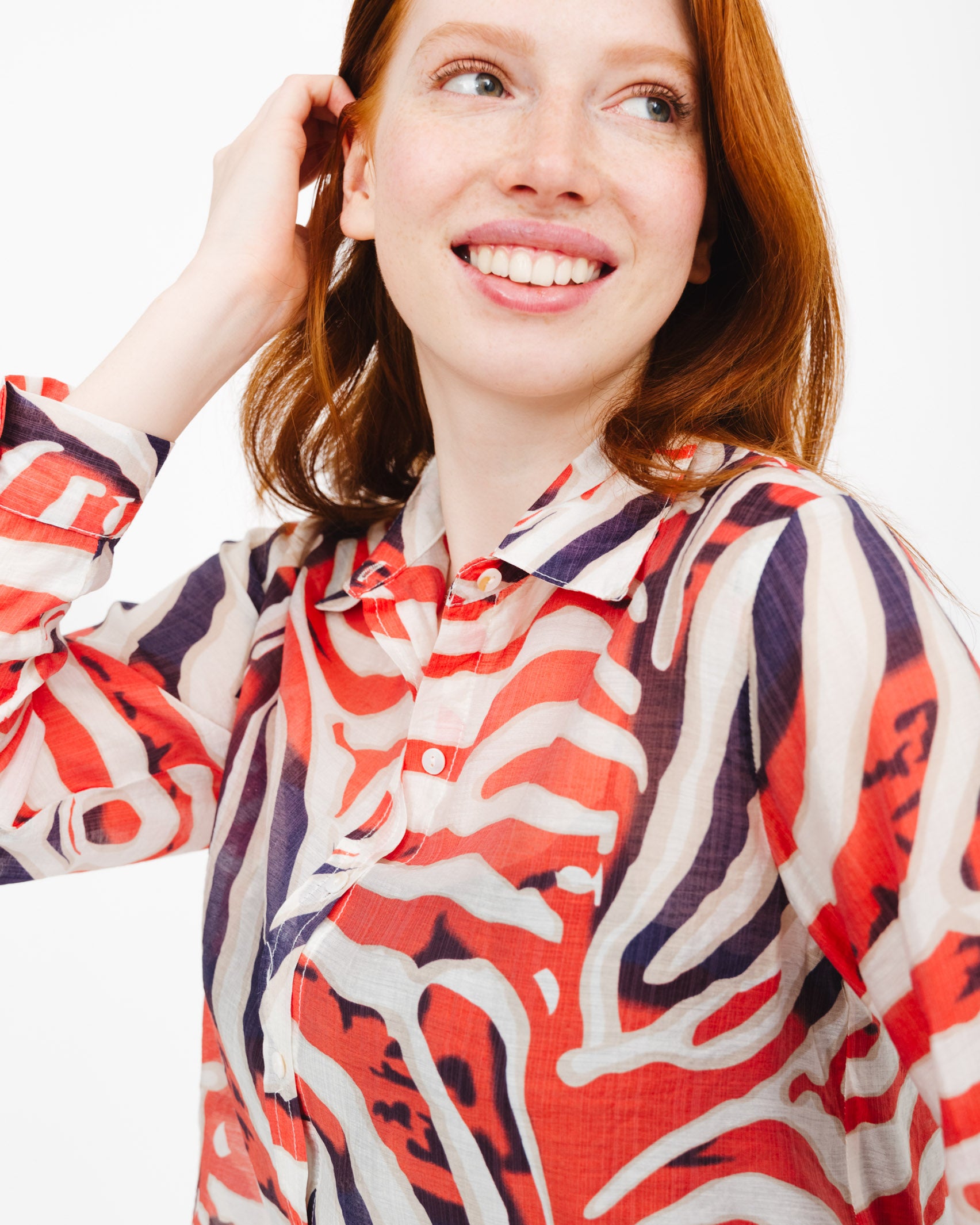 Bluse mit dreifarbigem Print - Broke + Schön