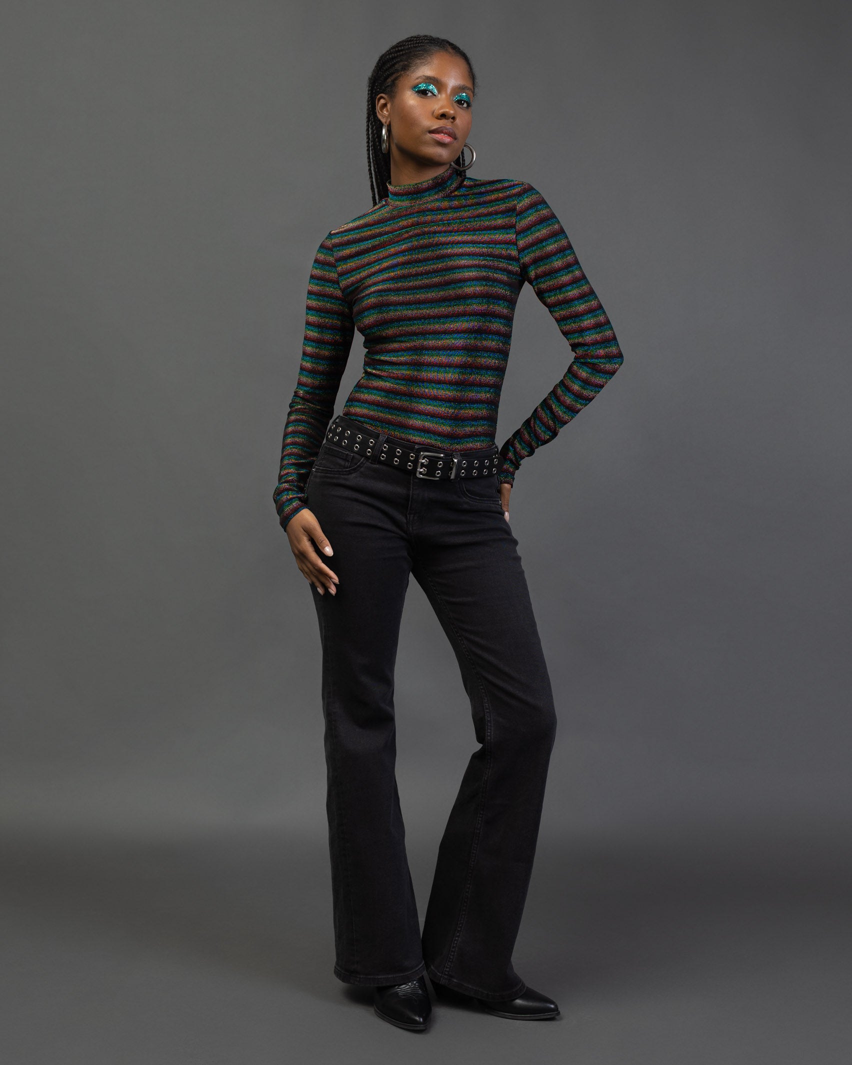 Body mit bunt glitzernden Streifen