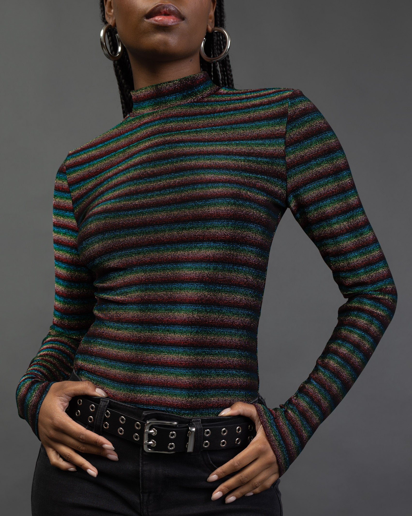 Body mit bunt glitzernden Streifen