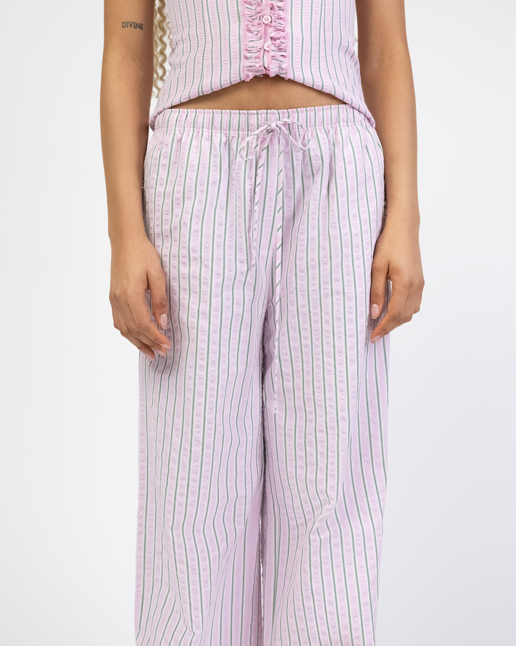 Rosa gestreifte Hose