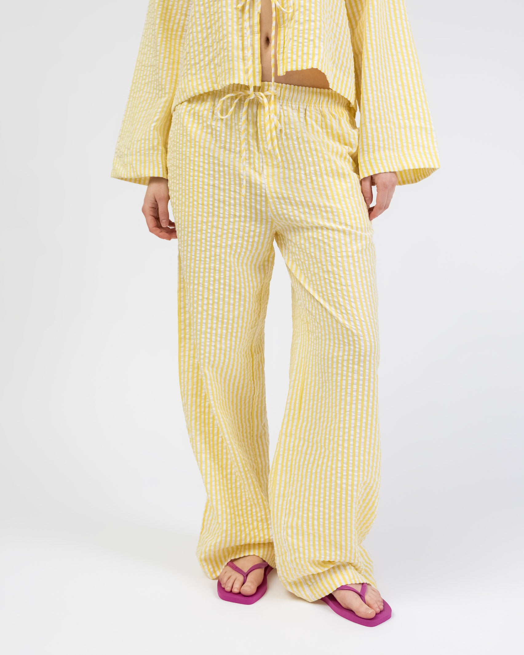 Lockere, gestreifte Stoffhose