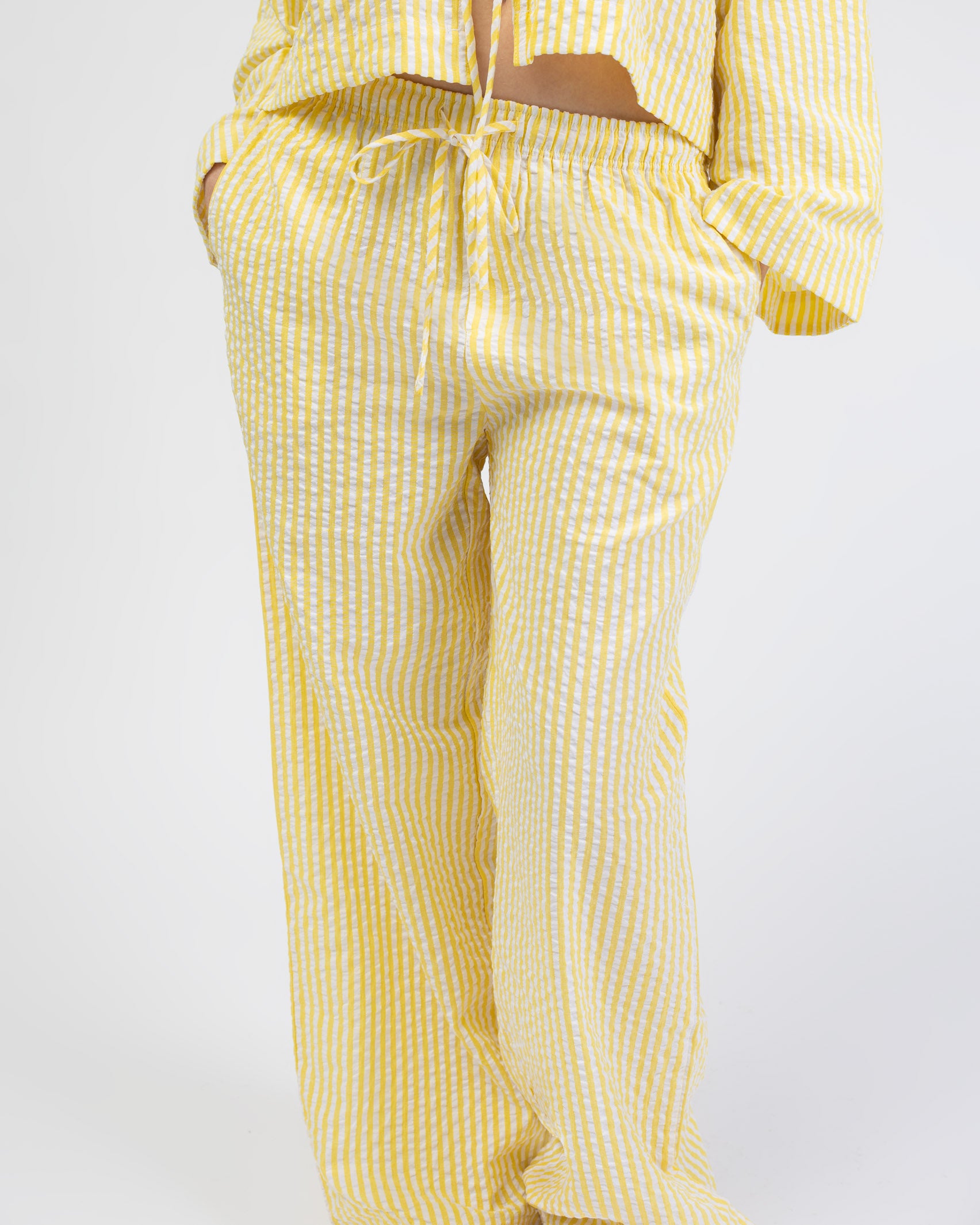 Lockere, gestreifte Stoffhose