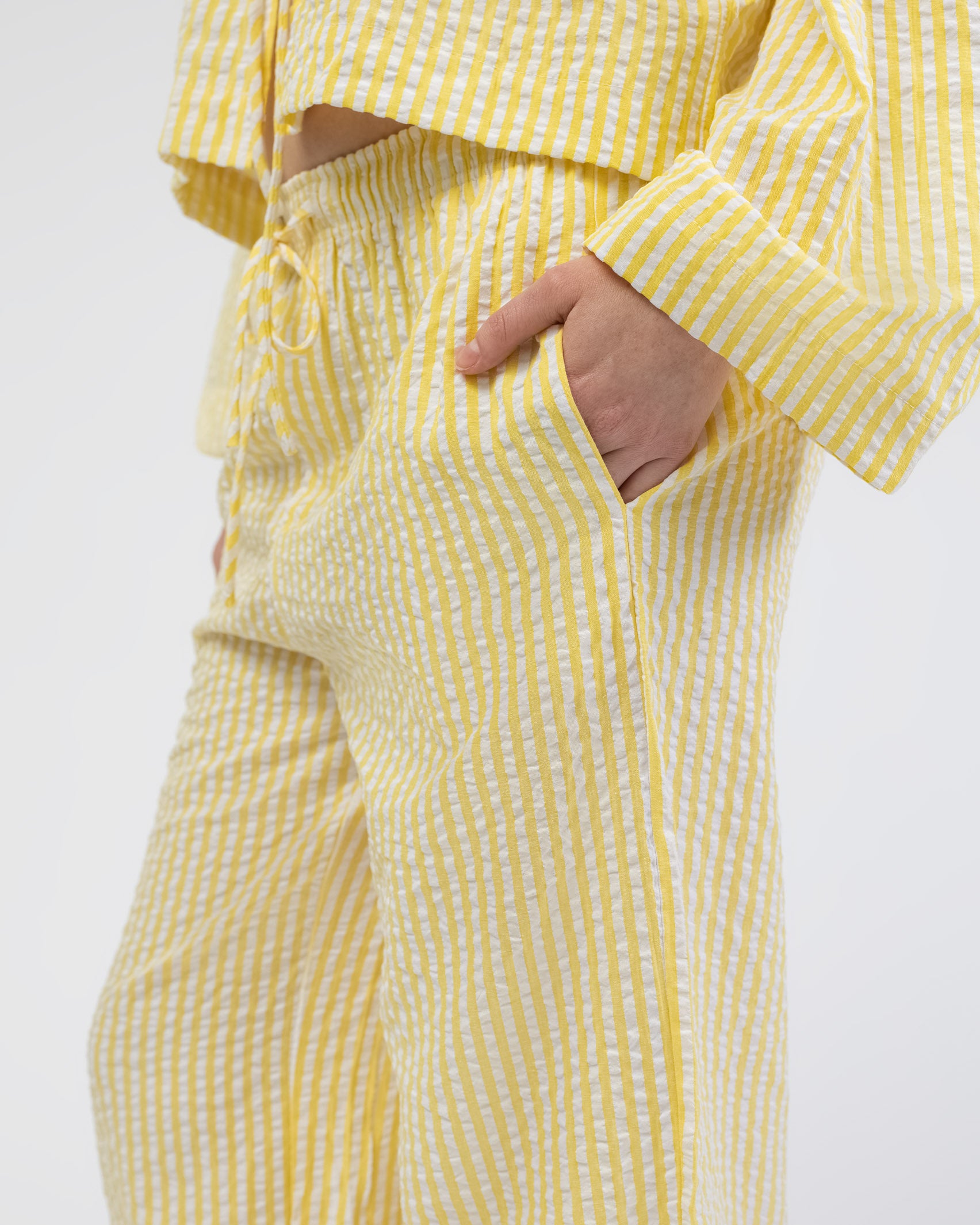 Lockere, gestreifte Stoffhose