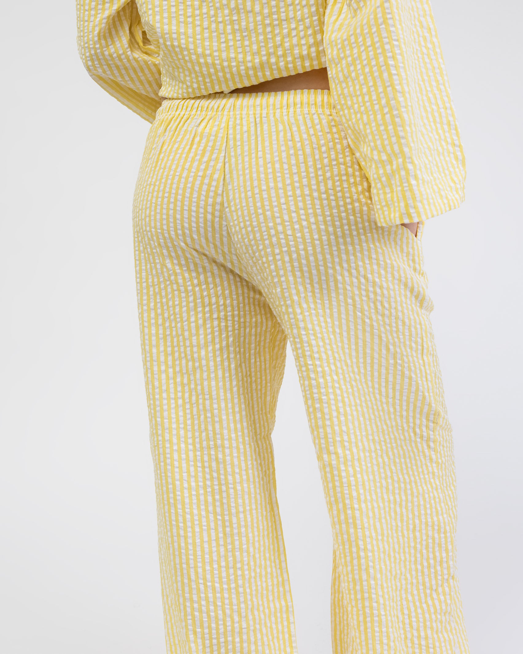 Lockere, gestreifte Stoffhose