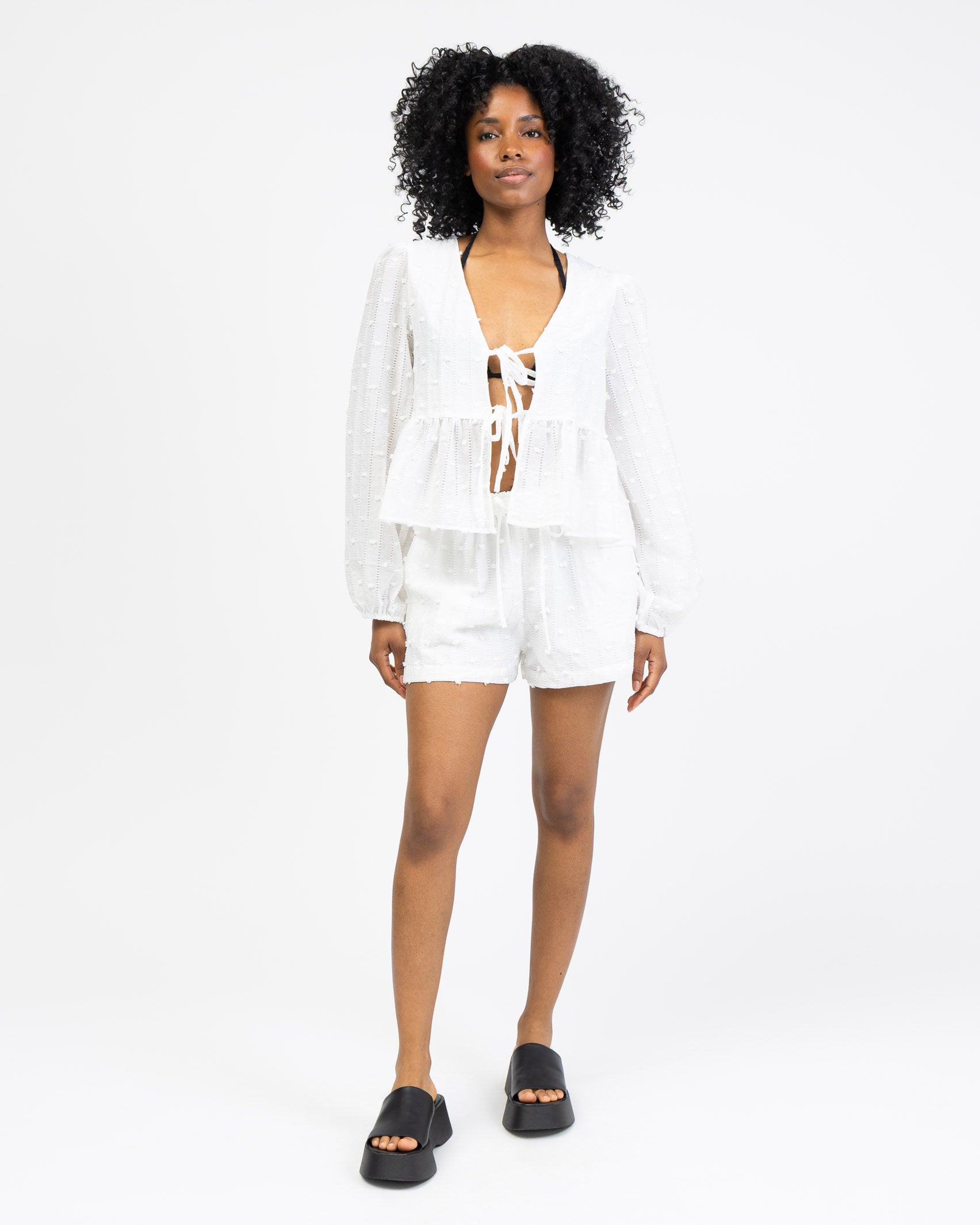 Shorts mit Stickereien