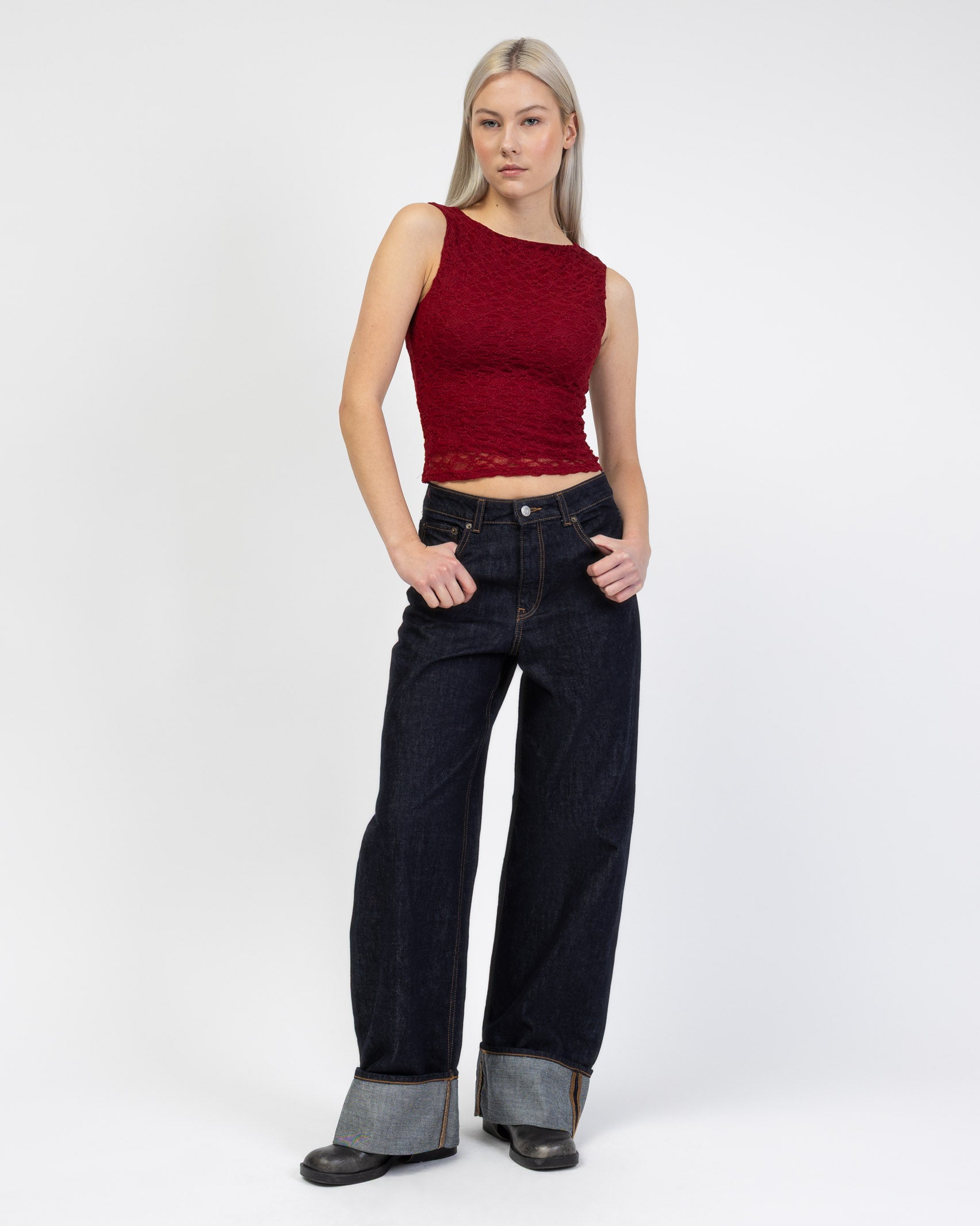 Top mit U-Boot Ausschnitt aus Spitze