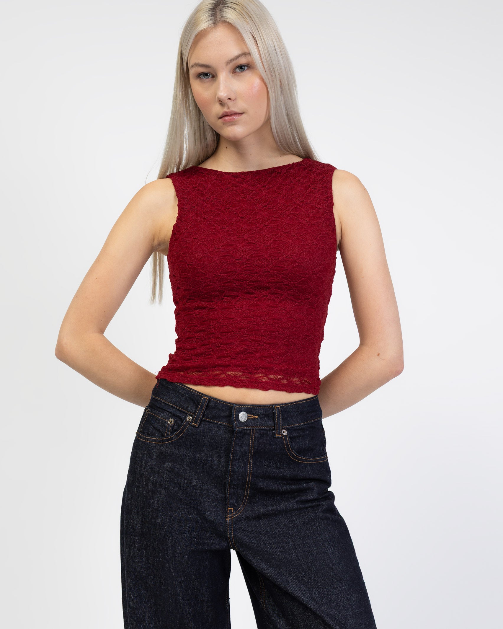 Top mit U-Boot Ausschnitt aus Spitze