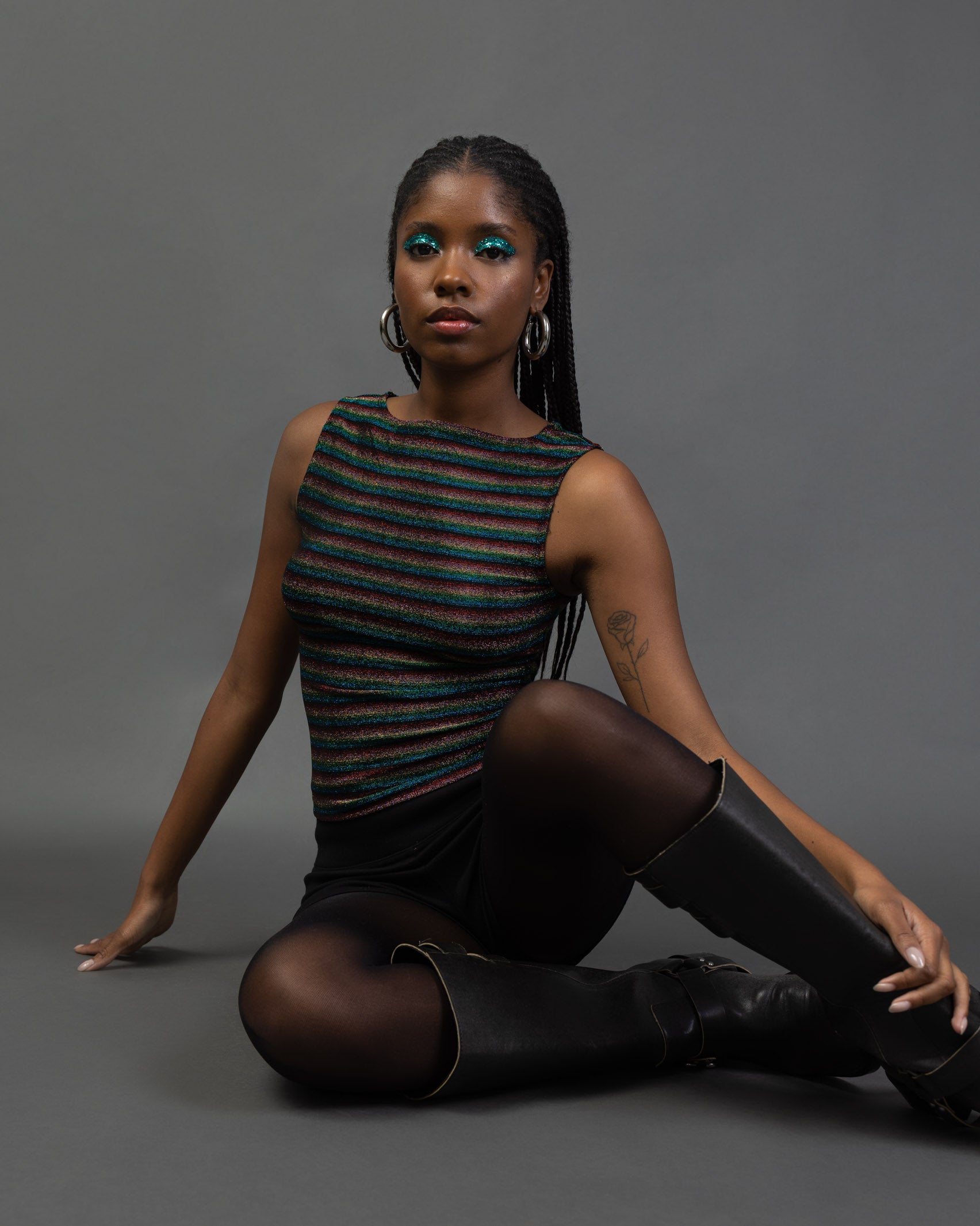 Top mit bunt glitzernden Streifen