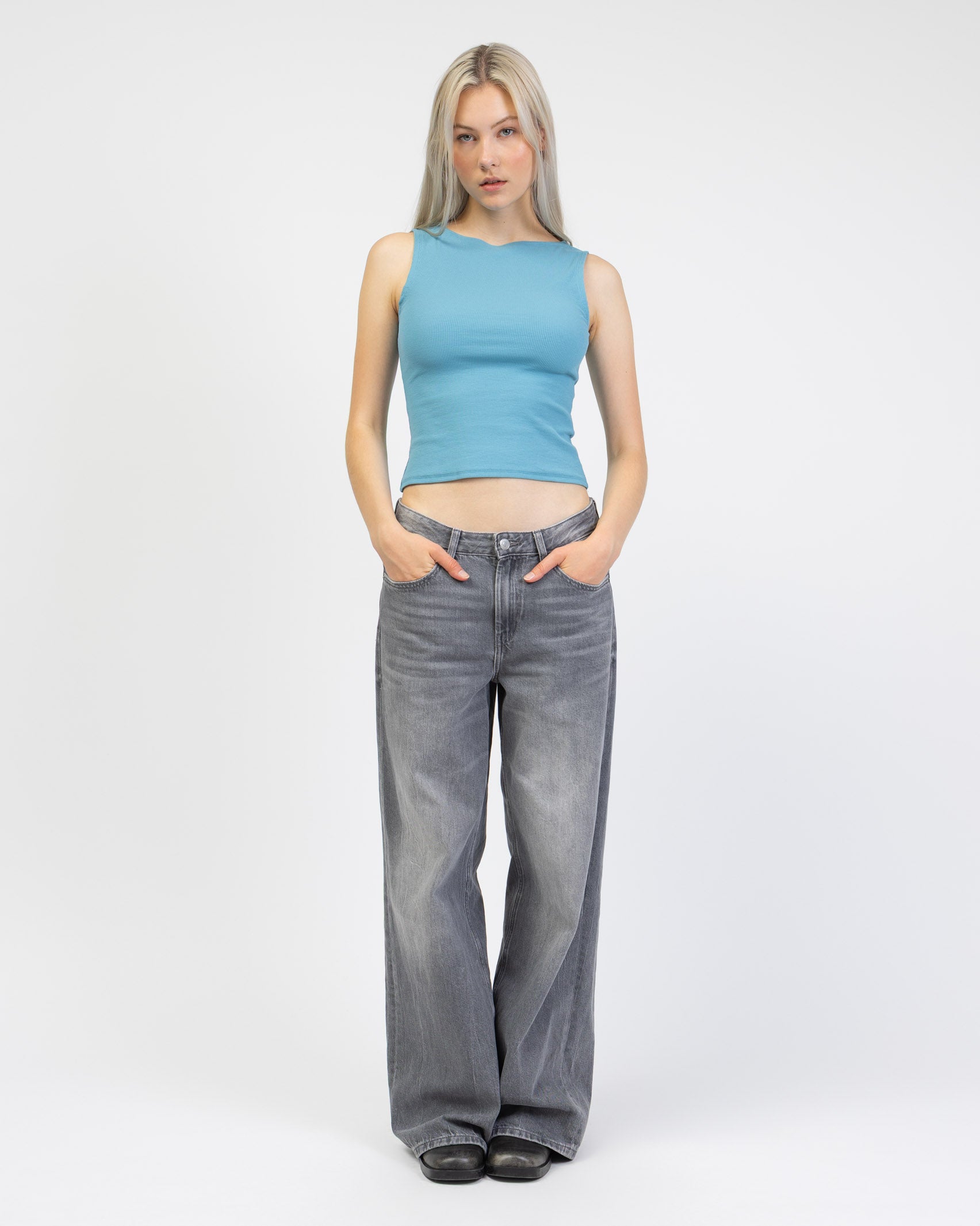 Basic Top mit U-Boot Ausschnitt