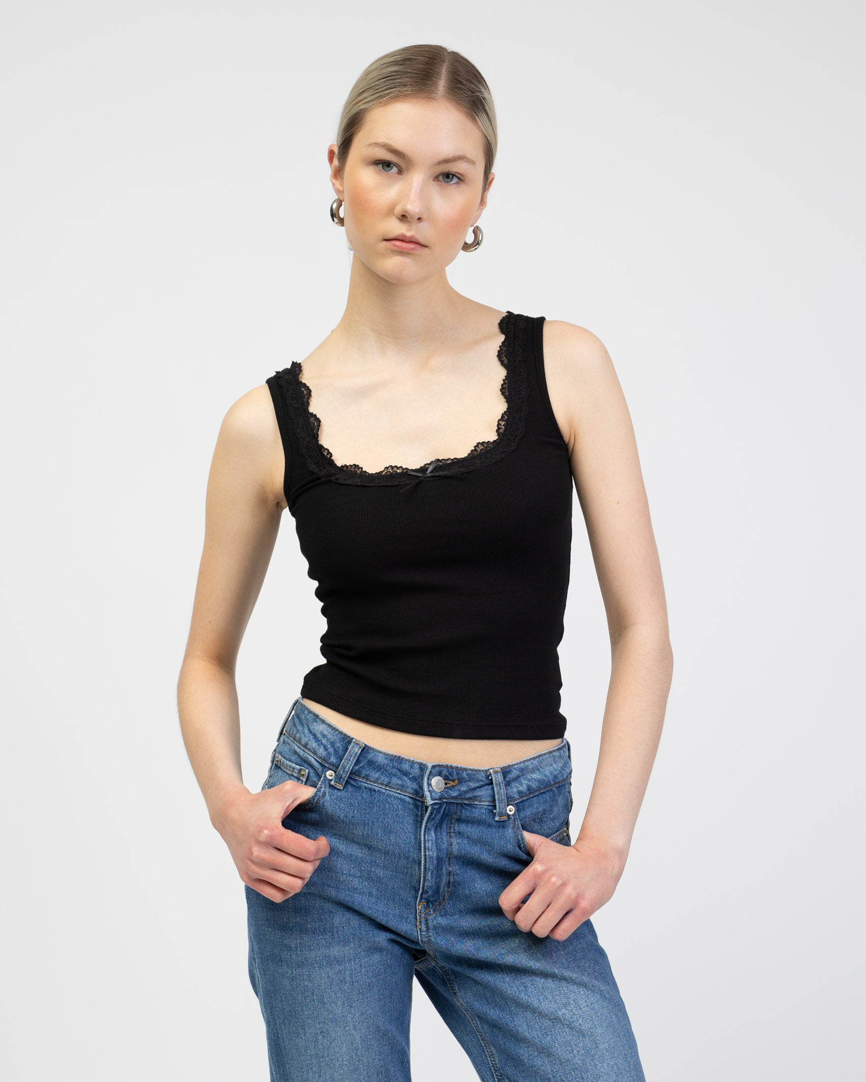 Tanktop mit Spitzendetails