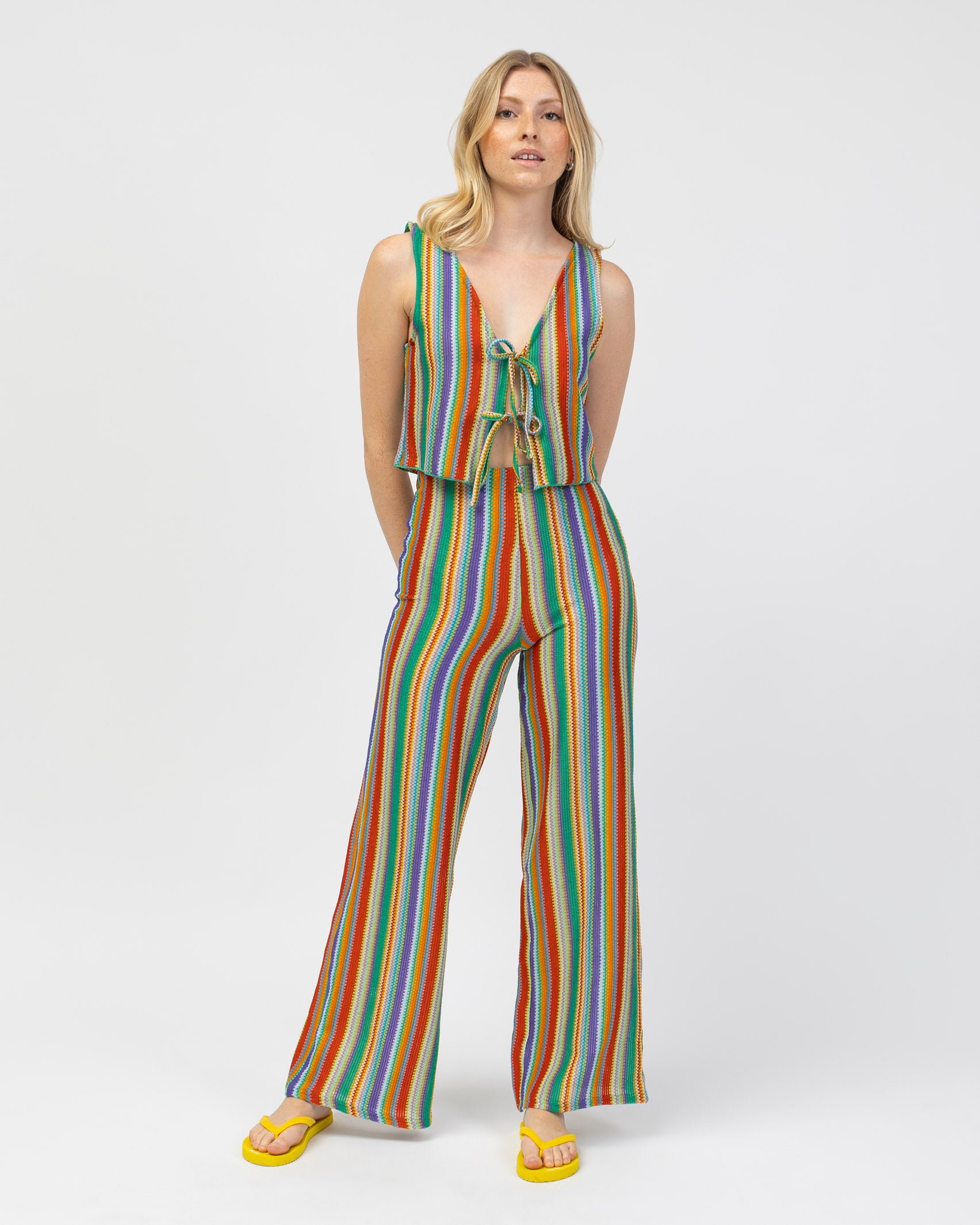 Bunte Hose in Häkeloptik