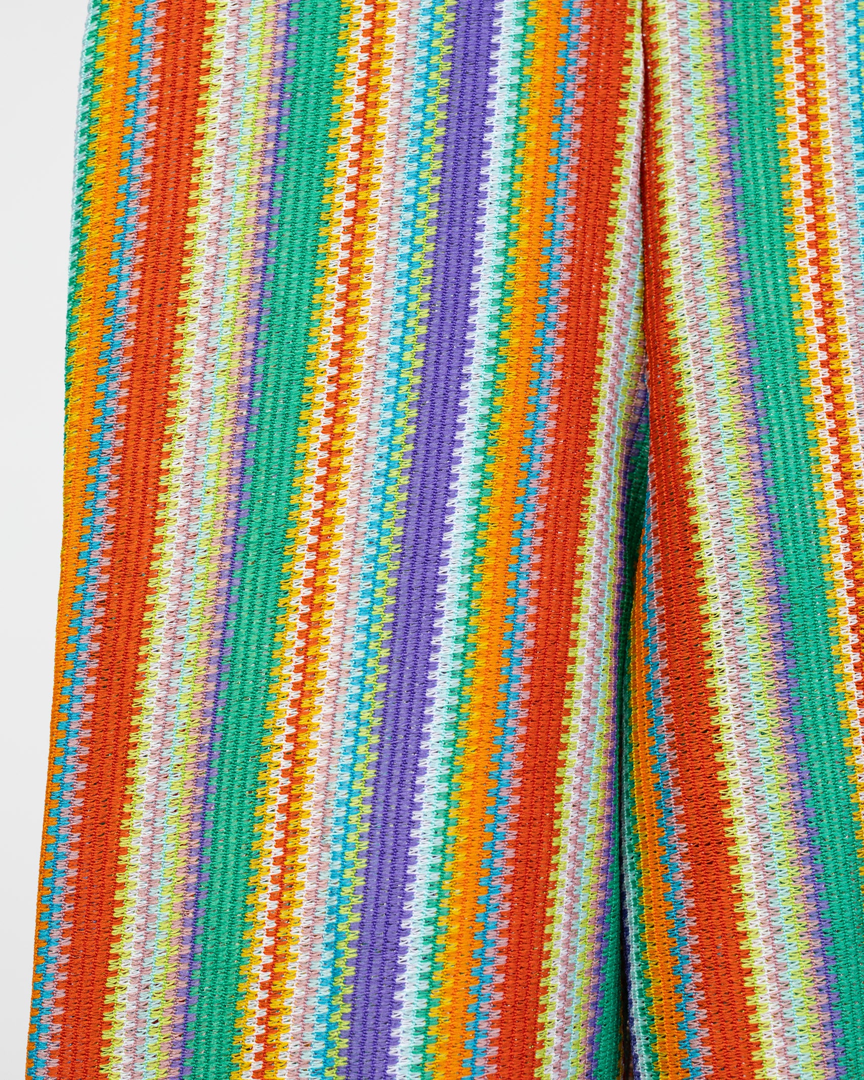 Bunte Hose in Häkeloptik