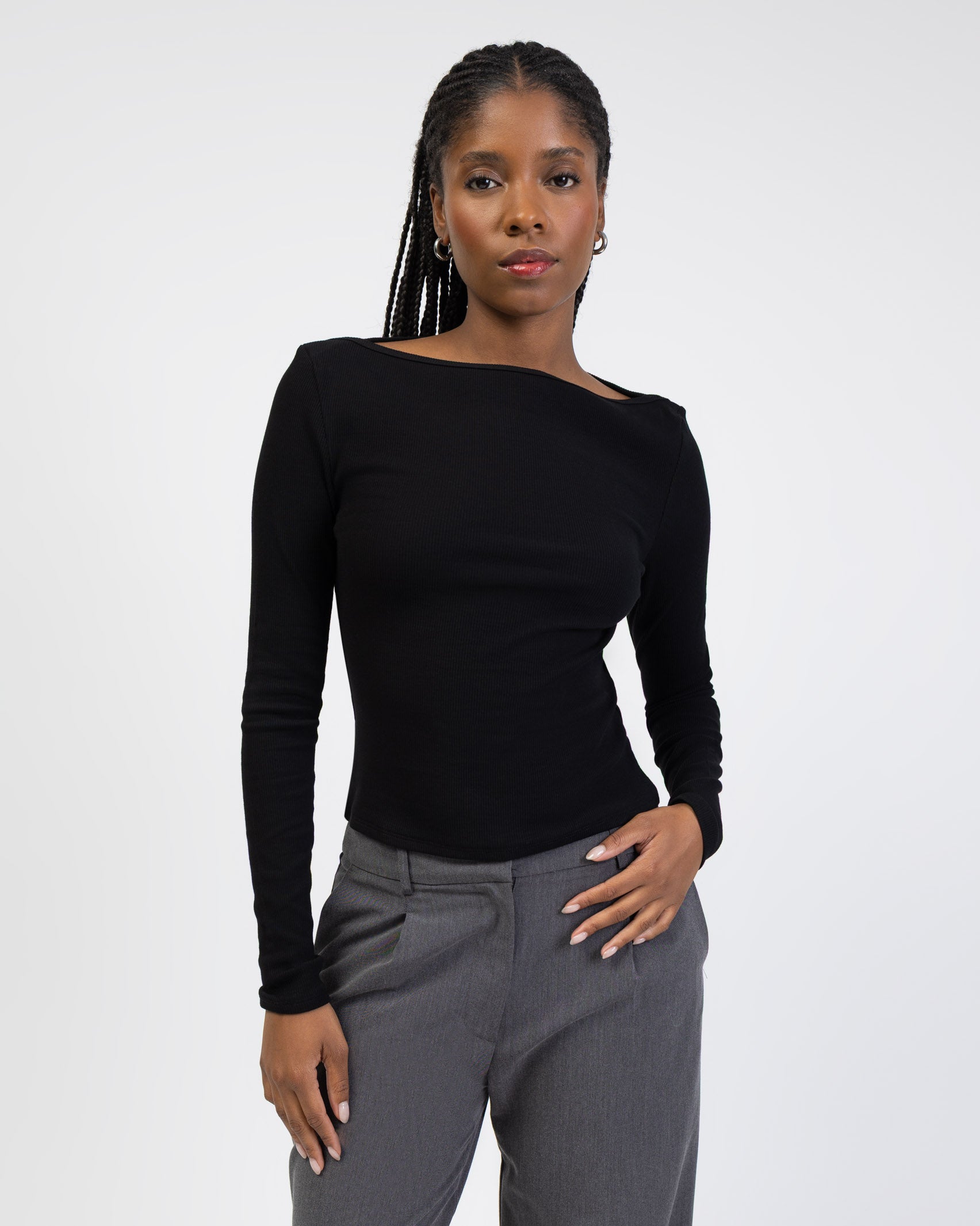 Geripptes Langarmshirt mit U-Boot Ausschnitt