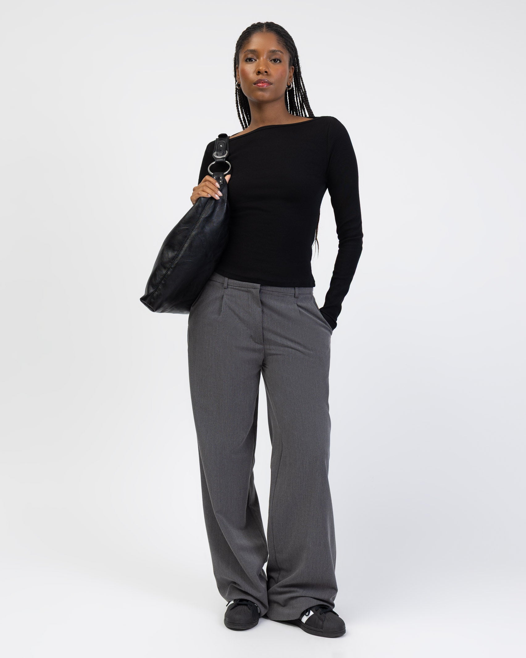 Geripptes Langarmshirt mit U-Boot Ausschnitt