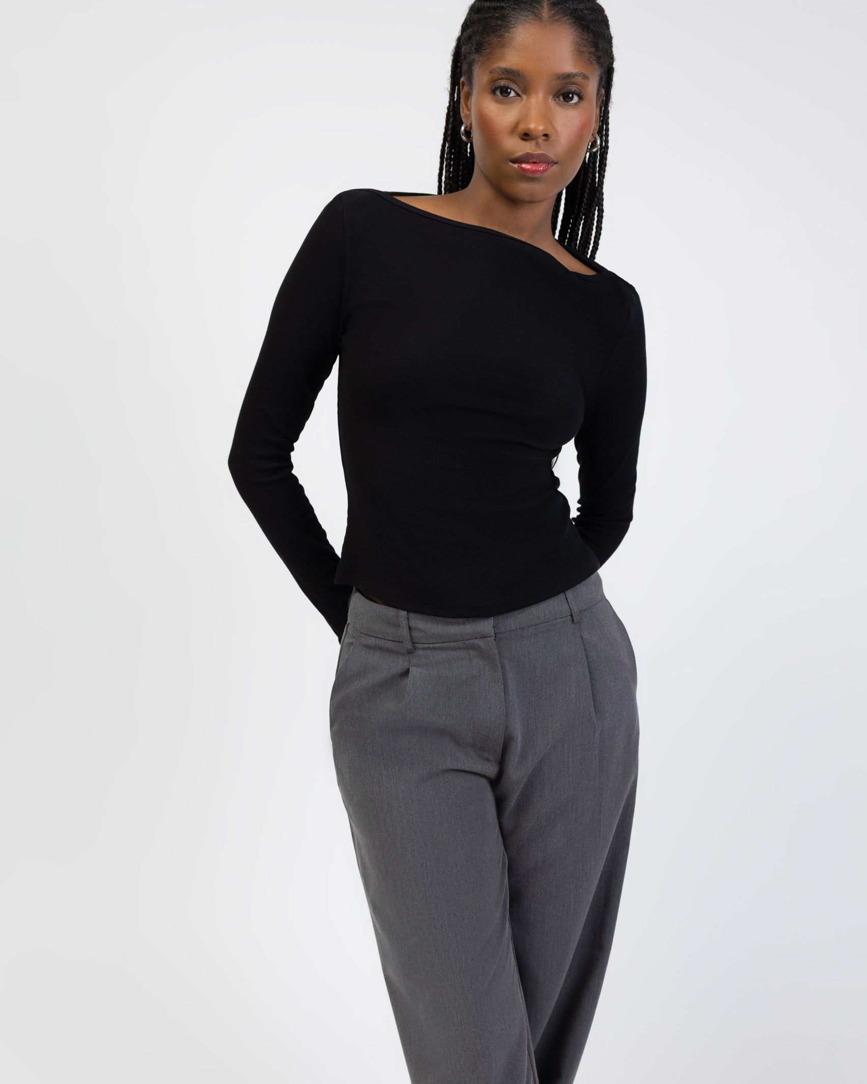 Geripptes Langarmshirt mit U-Boot Ausschnitt