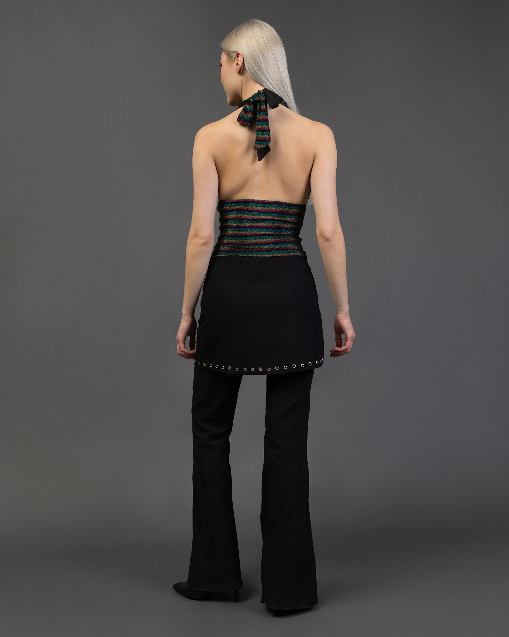 Neckholdertop mit glitzernden Streifen