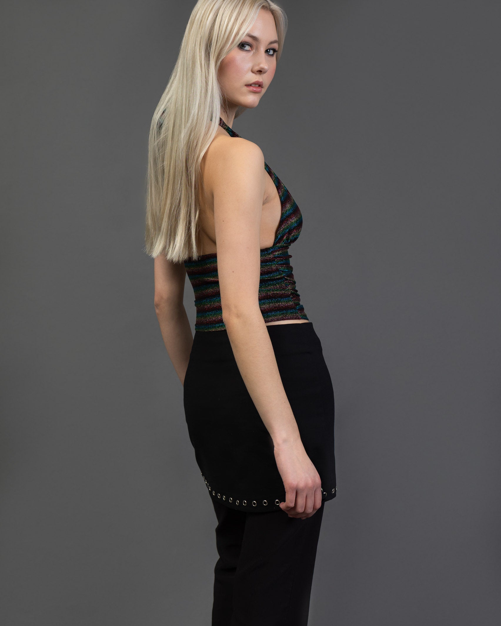 Neckholdertop mit glitzernden Streifen