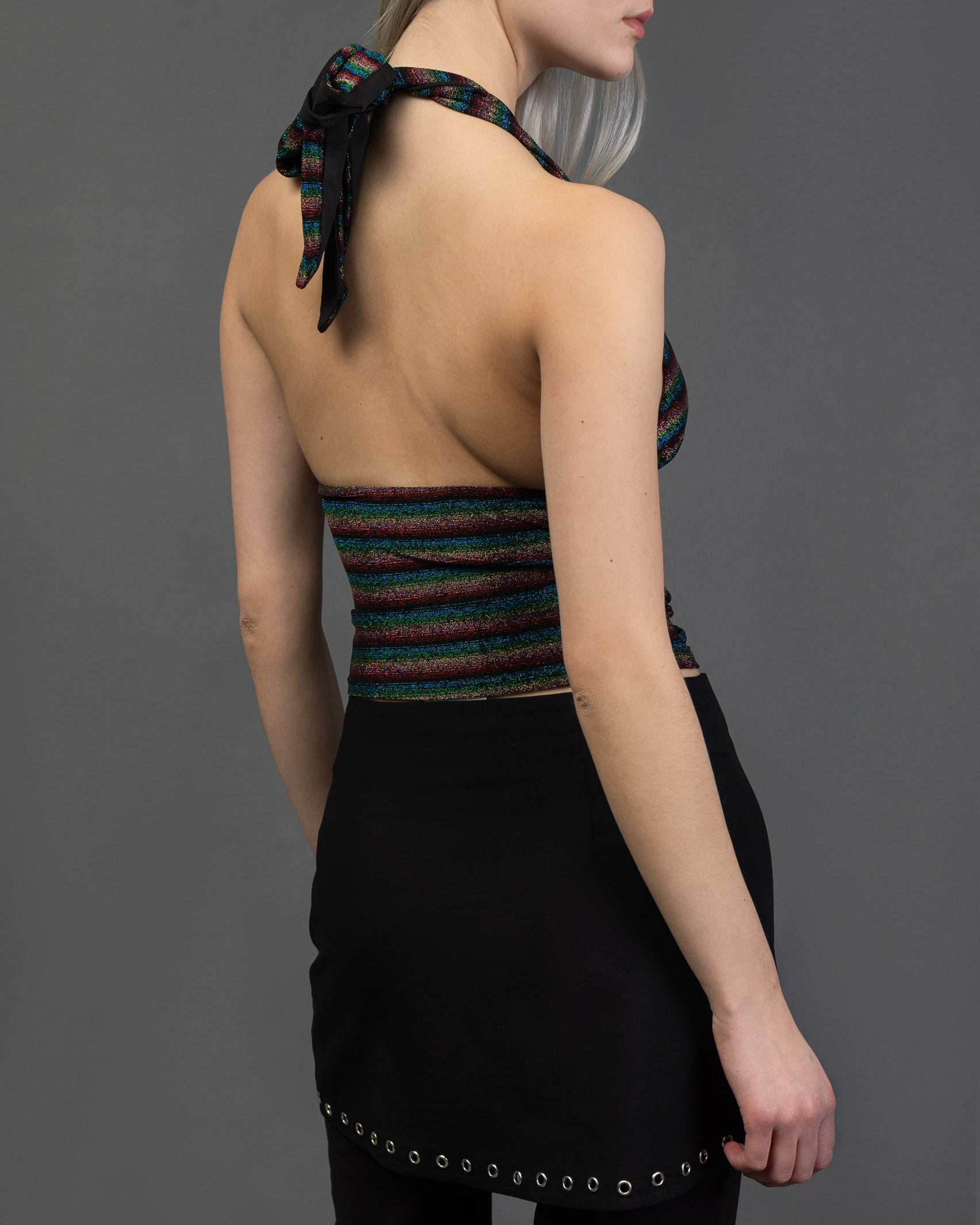 Neckholdertop mit glitzernden Streifen