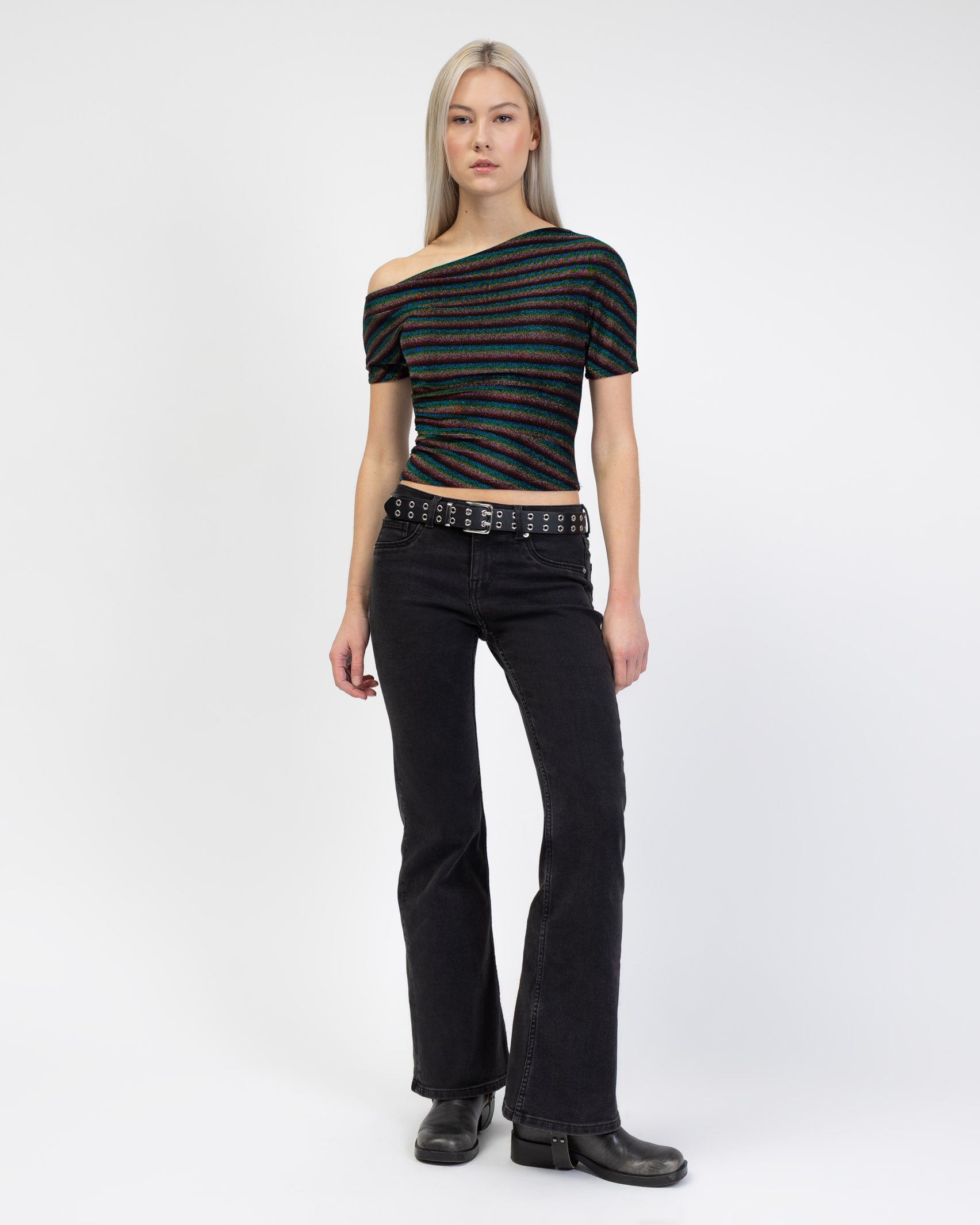 Offshoulder Shirt mit bunt glitzernden Streifen