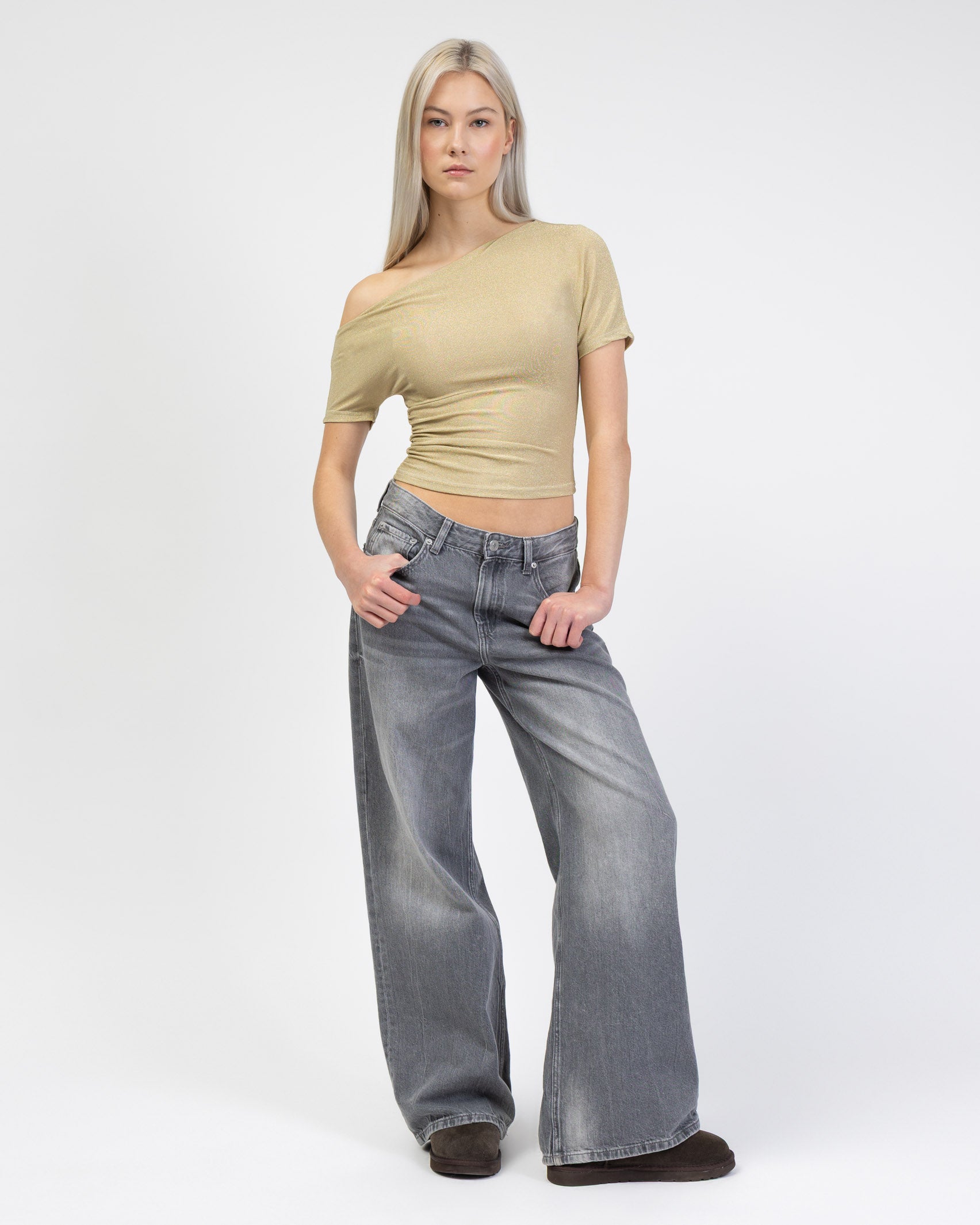 Offshoulder Shirt mit Glitzer