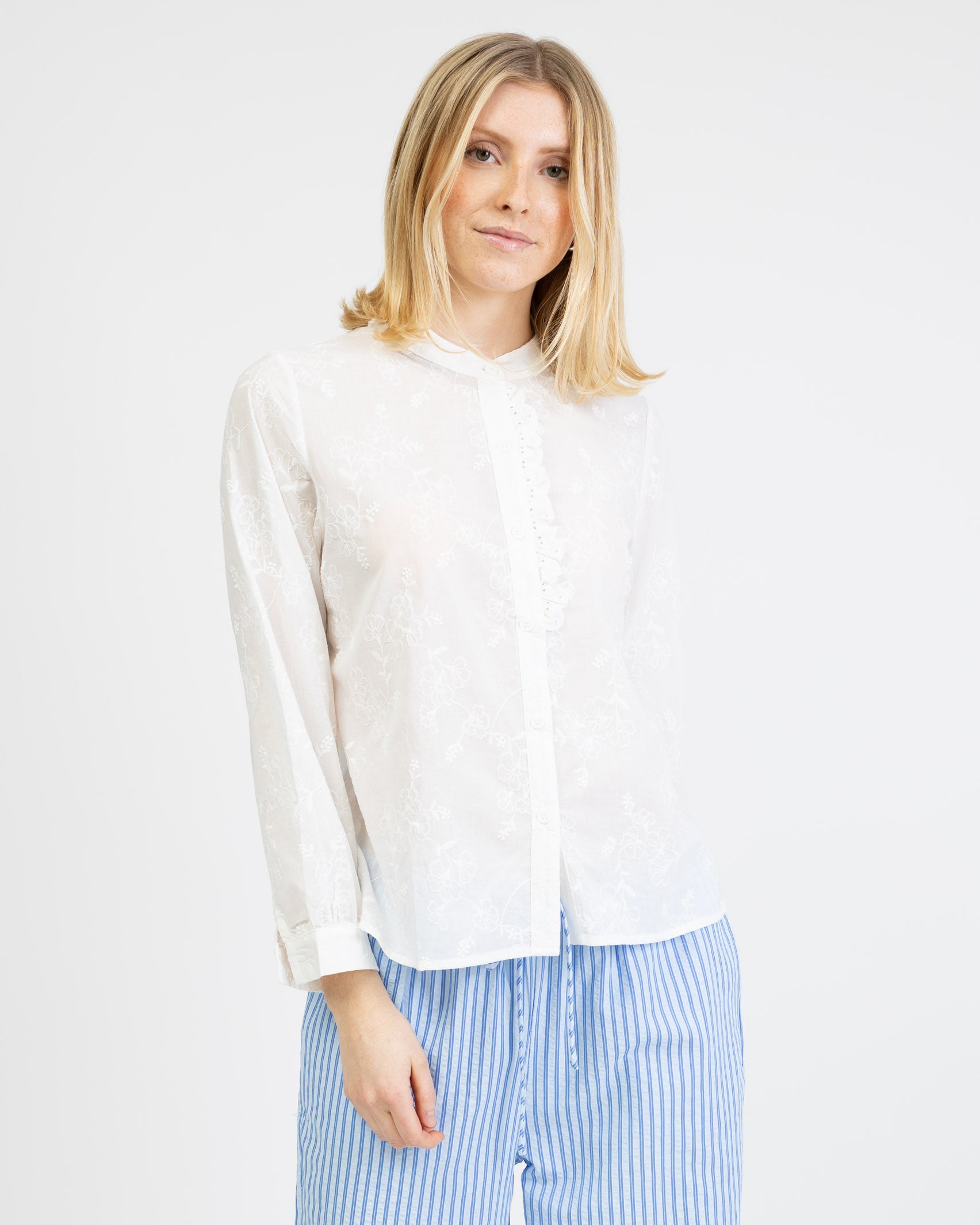 Langarmbluse mit Blumenstickerei