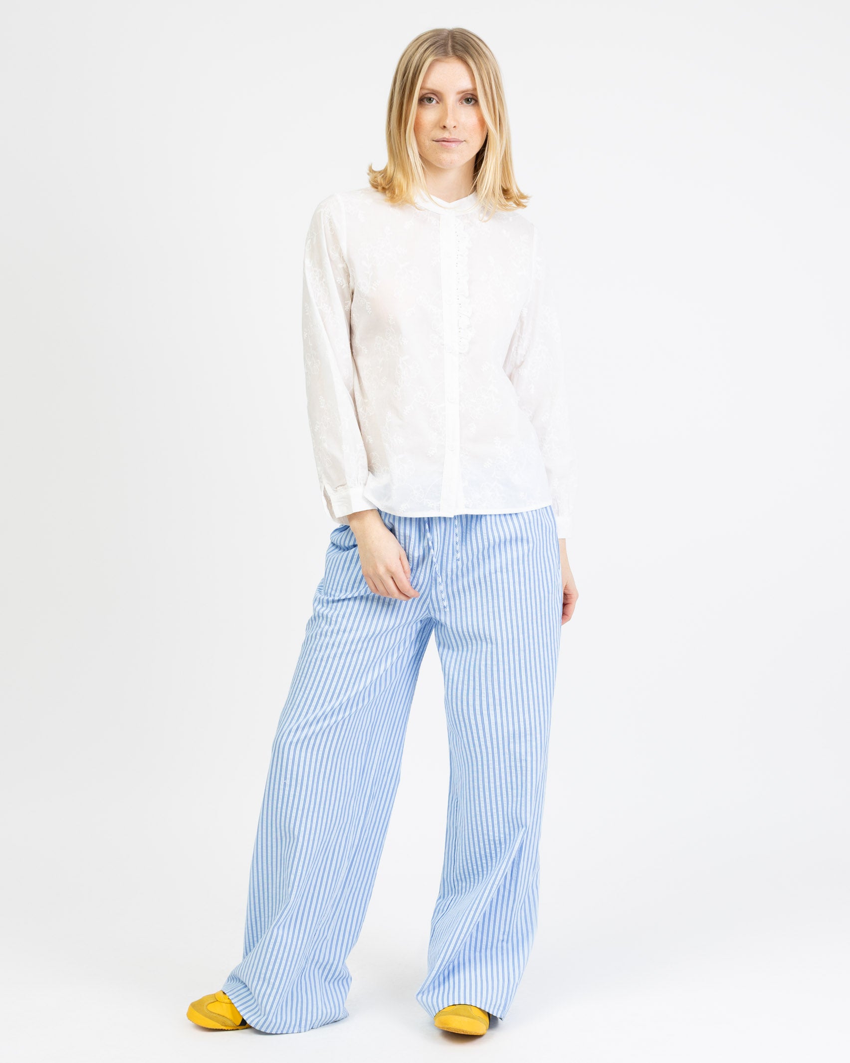 Langarmbluse mit Blumenstickerei