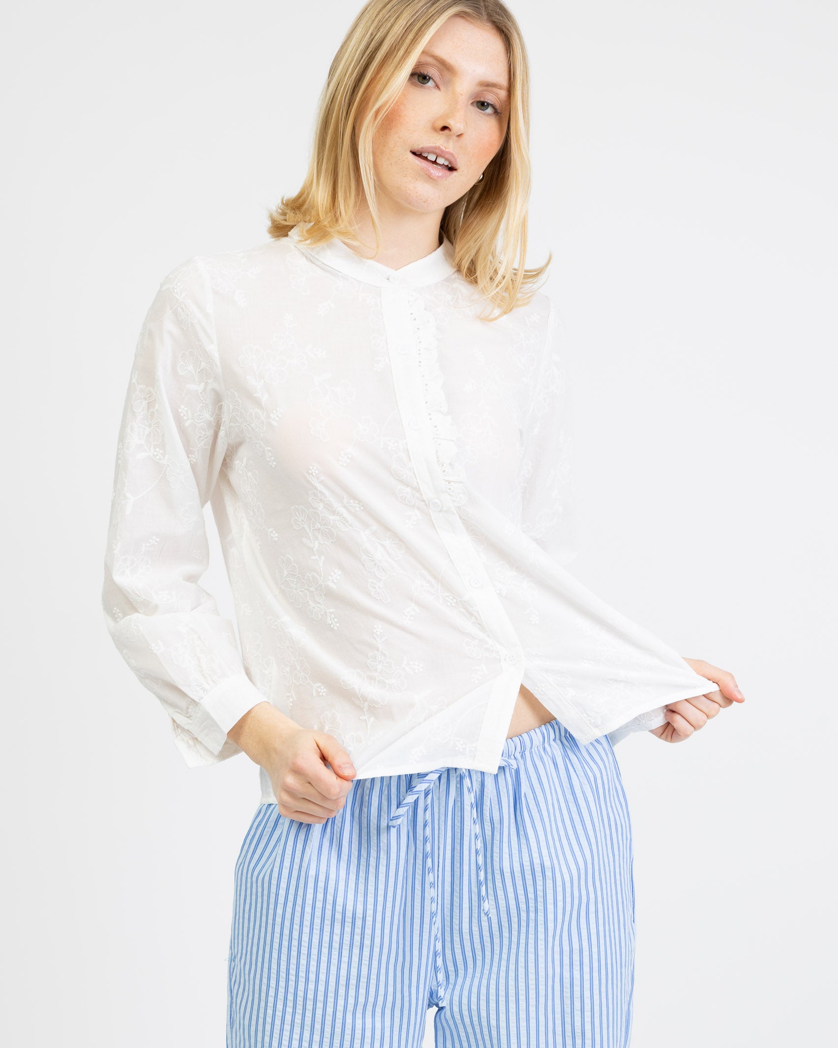 Langarmbluse mit Blumenstickerei