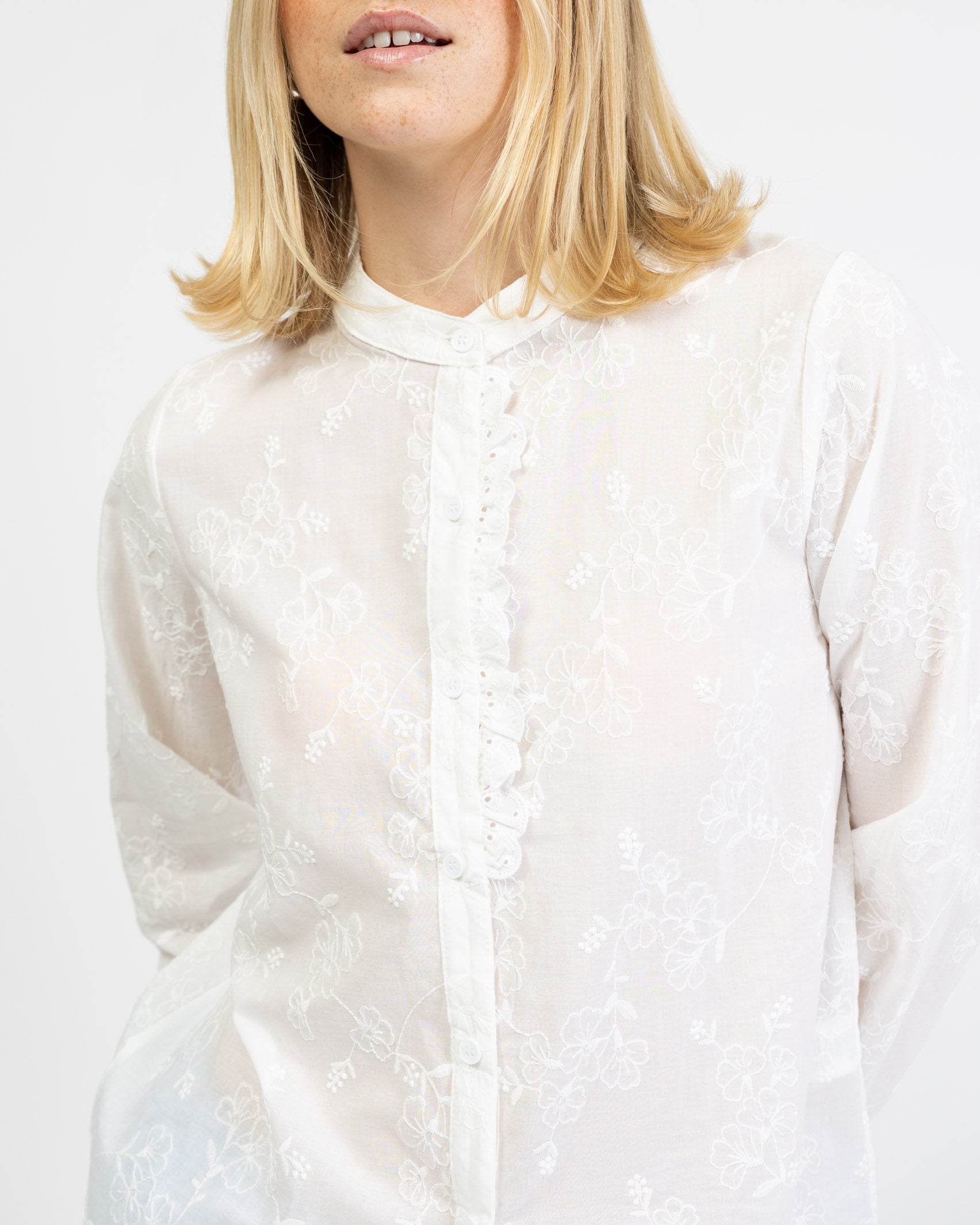 Langarmbluse mit Blumenstickerei