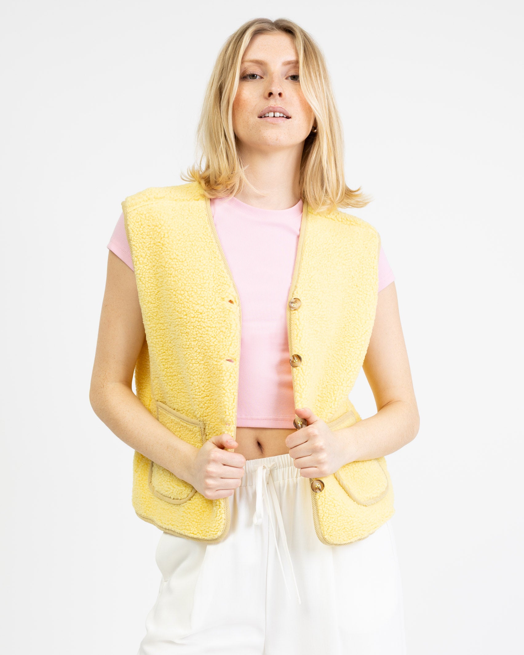 Teddy Weste mit Kontrastnähten