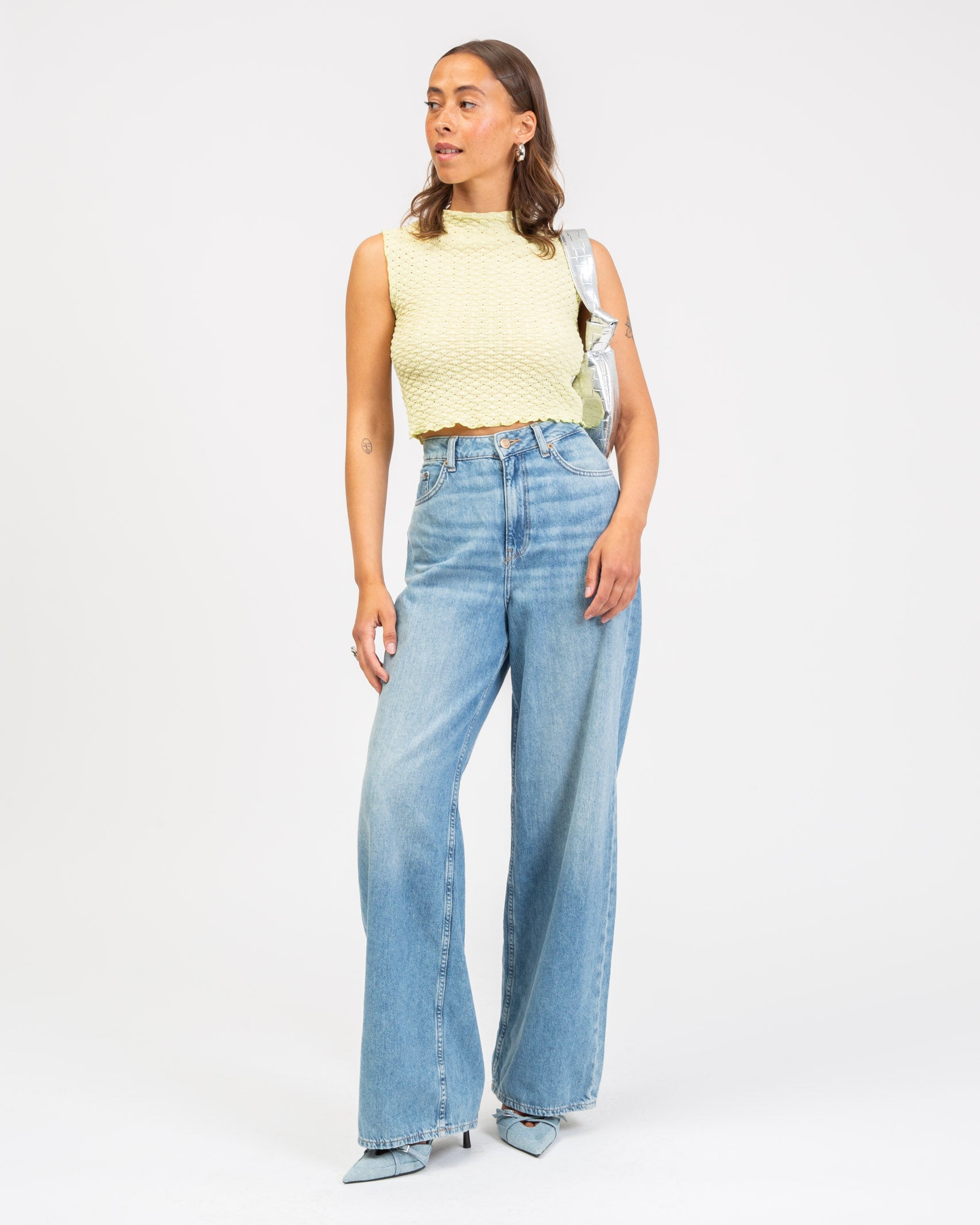 Kurzes Top mit Lochmuster
