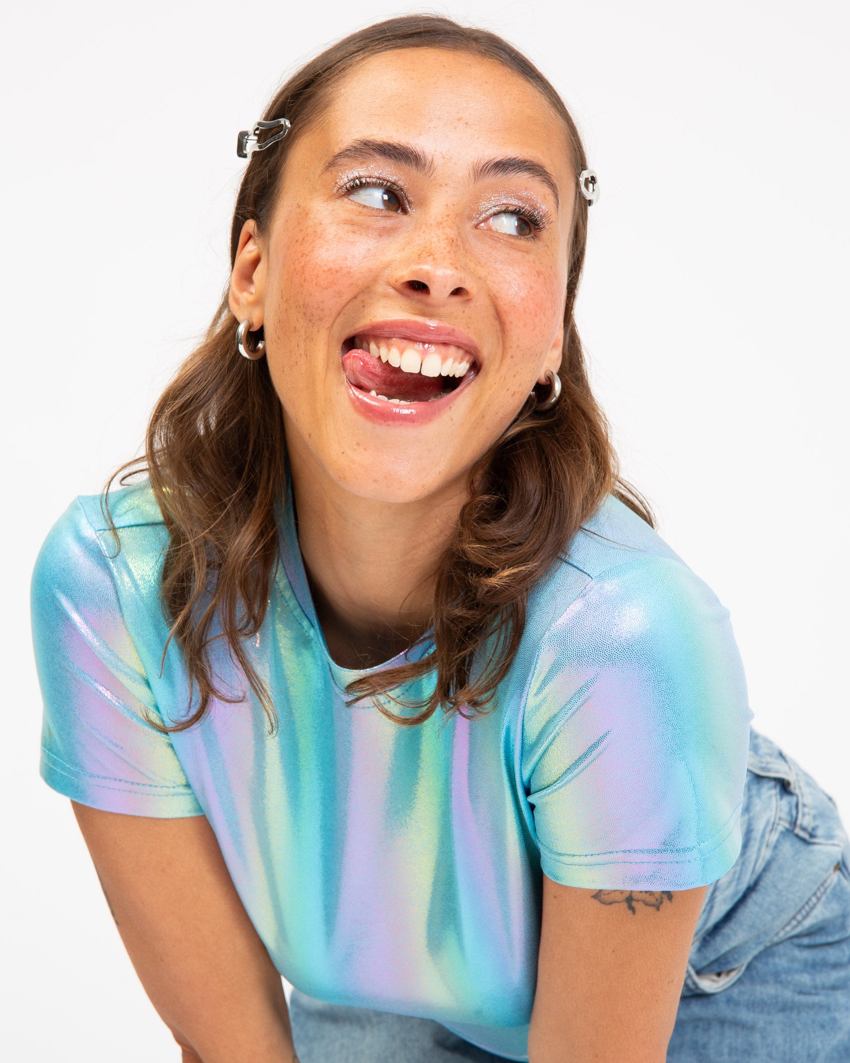 Blaues holografisches T-Shirt