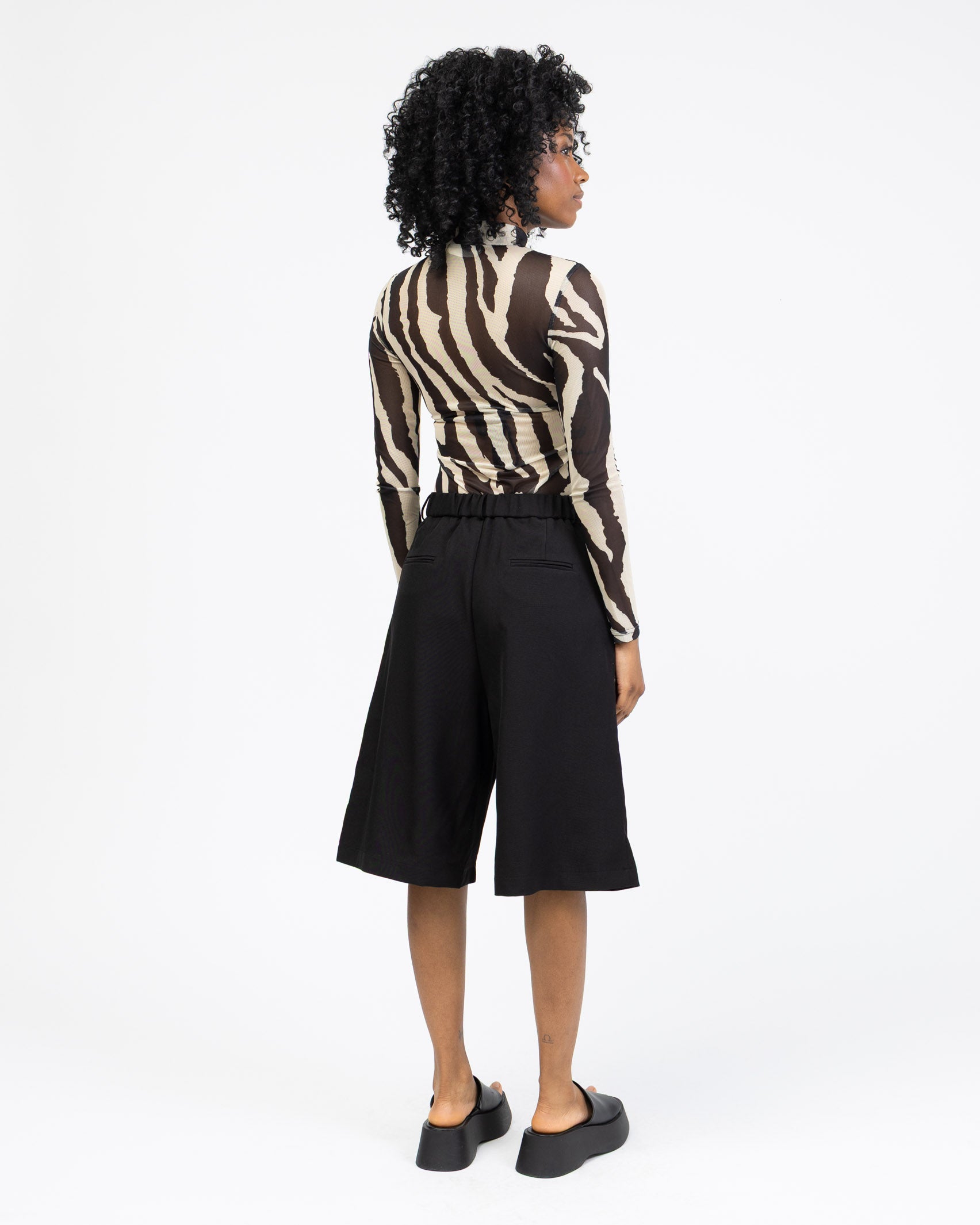 Body mit gecracktem Muster