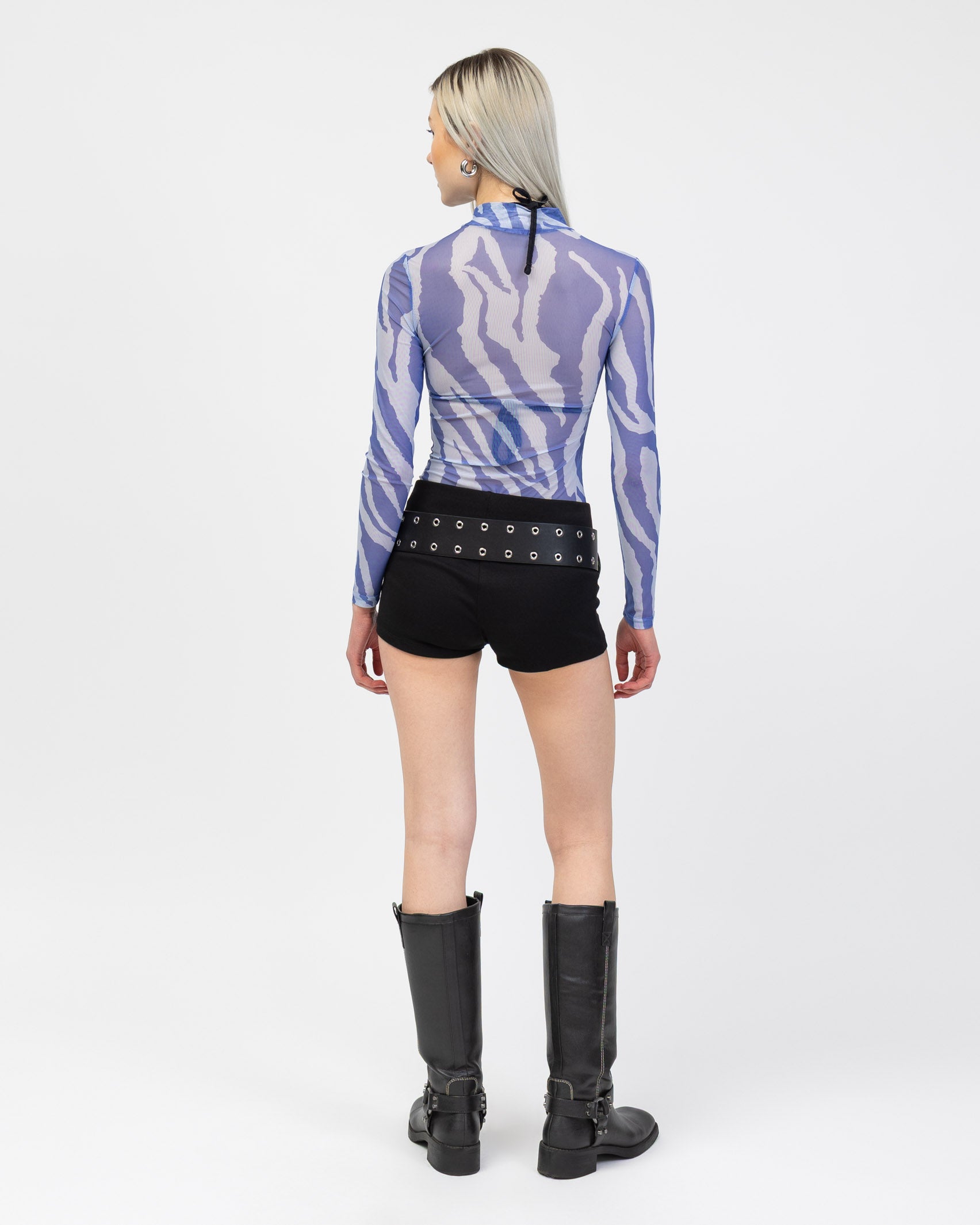 Body mit gecracktem Muster