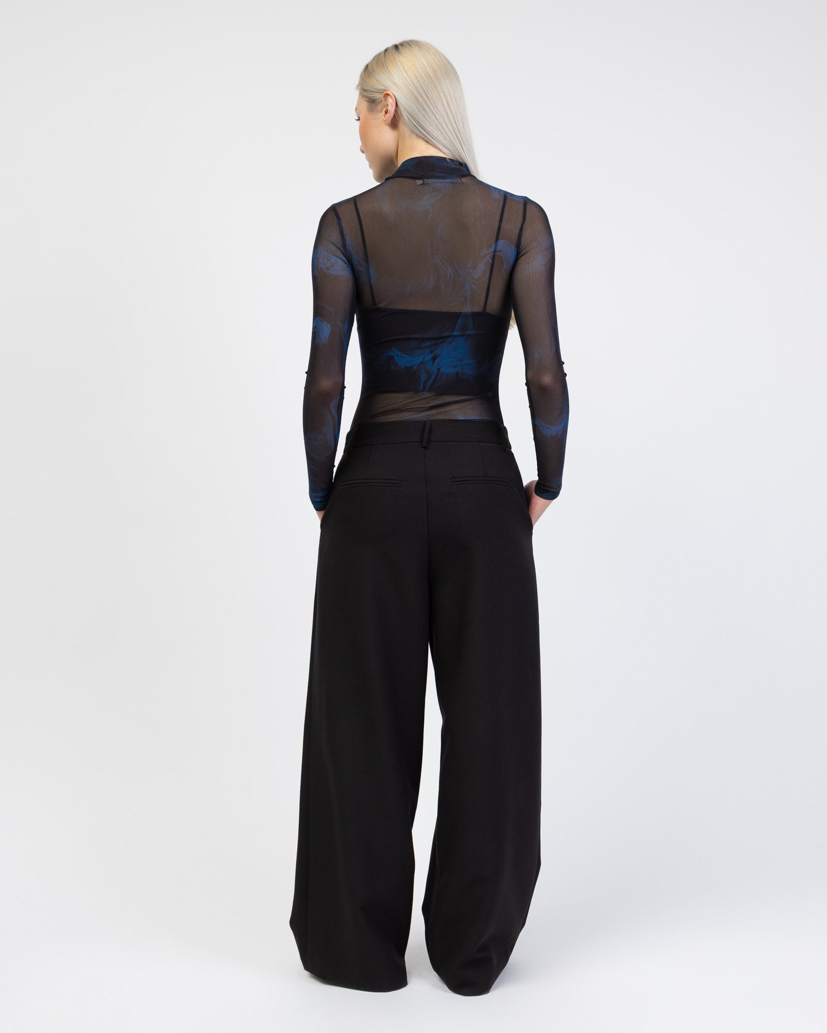 Body mit filigranem Muster