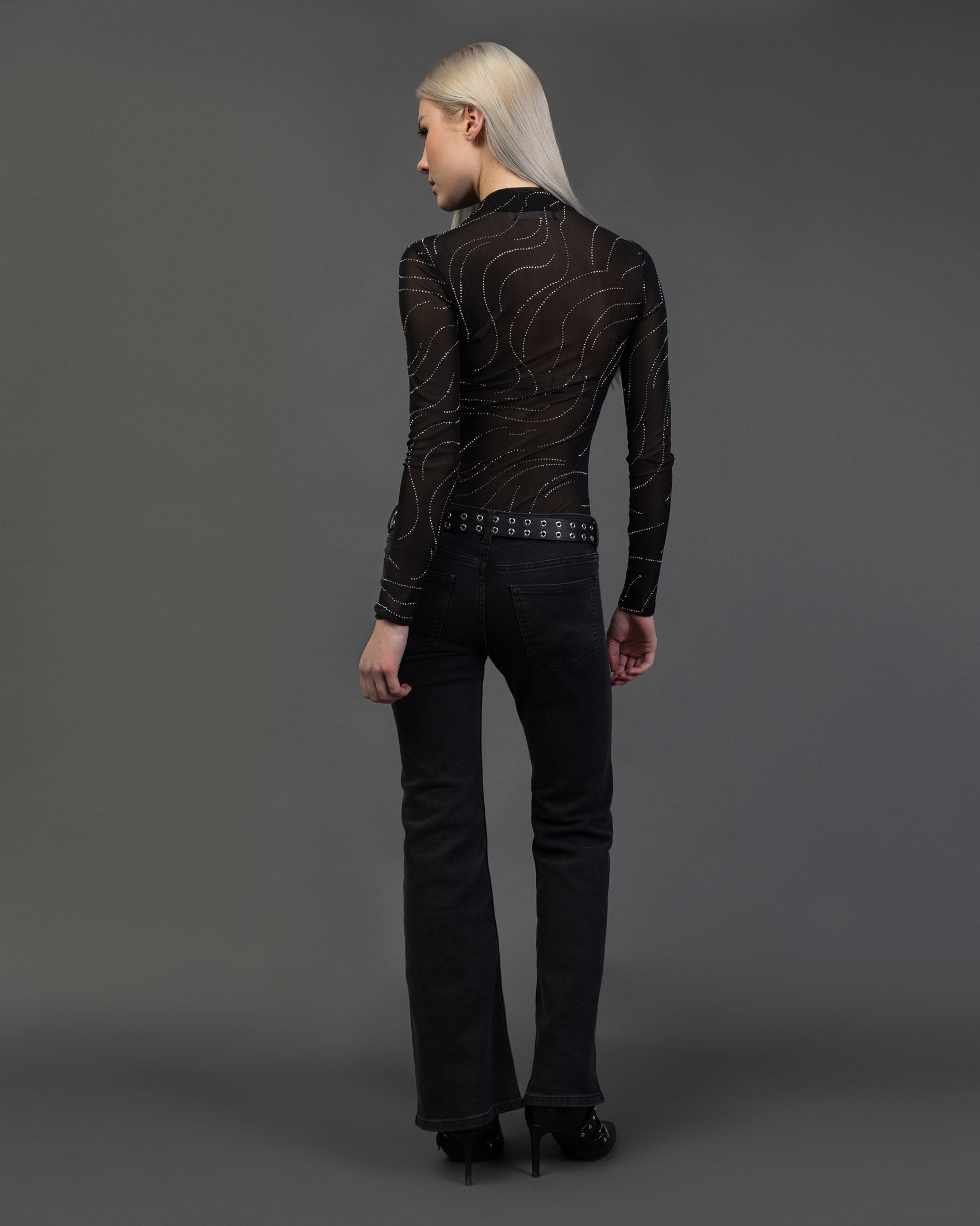 Body mit Wirbelmuster aus Strass