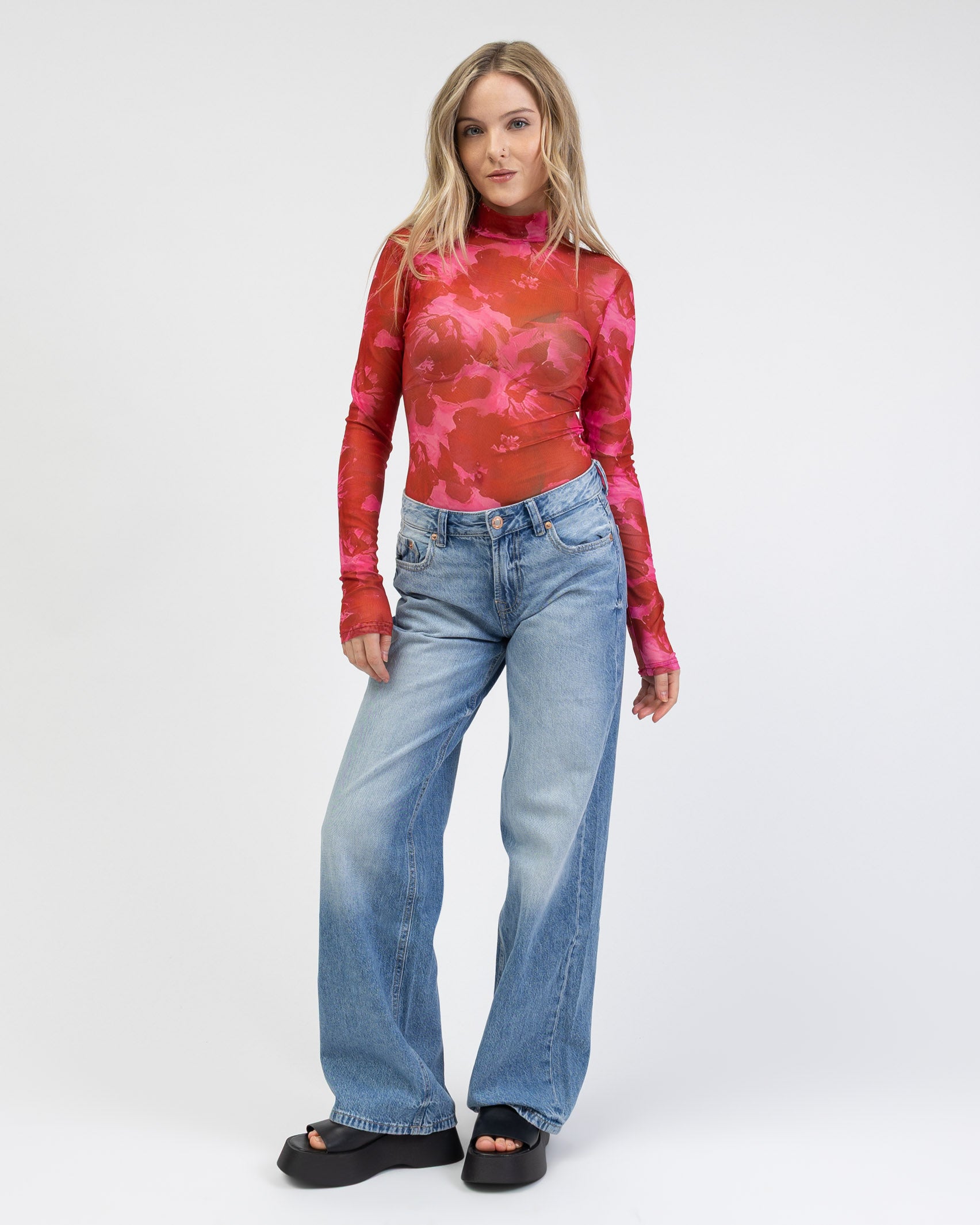 Body mit floralem Muster