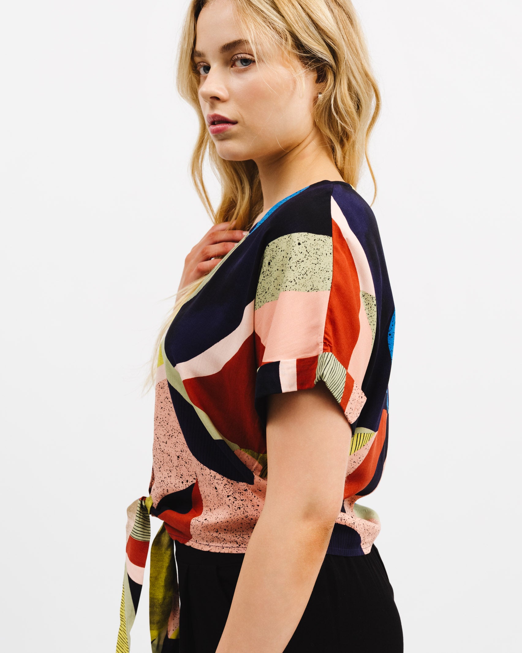 Bluse mit abstraktem Muster - Broke + Schön