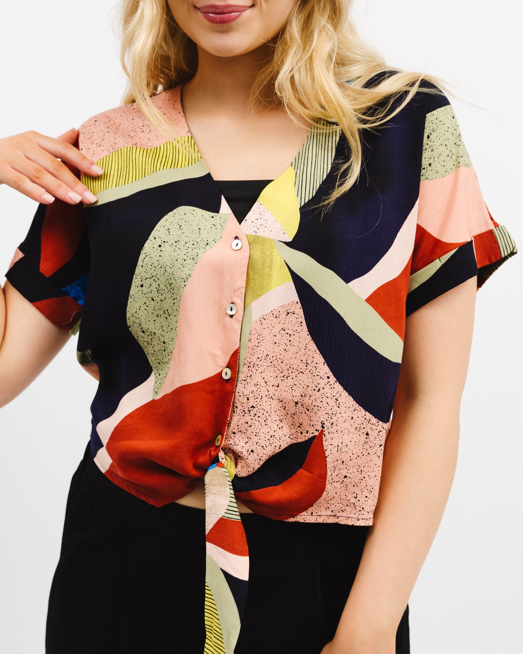 Bluse mit abstraktem Muster - Broke + Schön