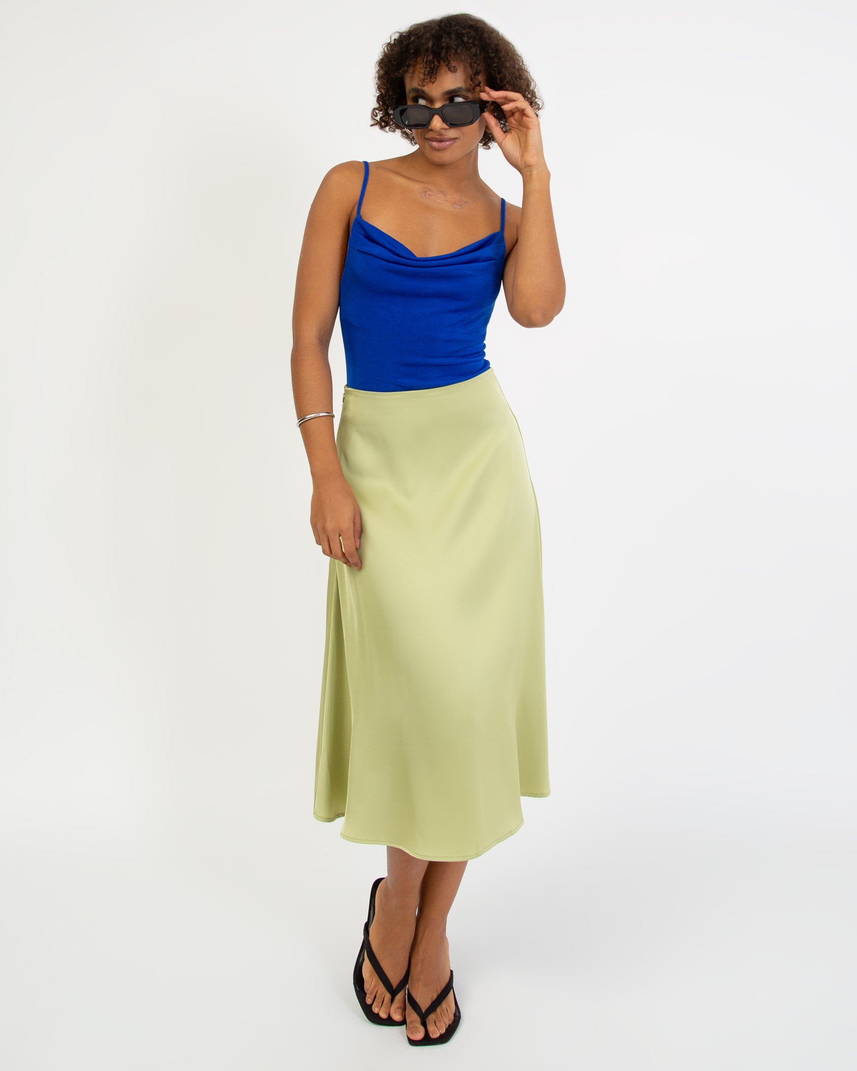 Schimmernder Trägerbody mit Wasserfallausschnitt - Broke + Schön