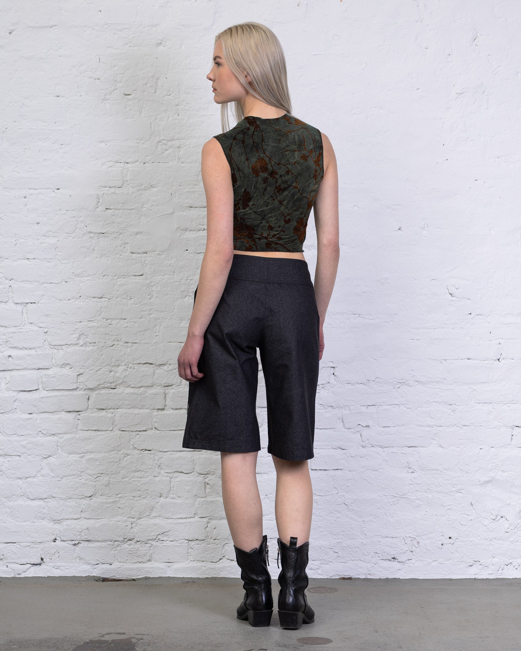 Top mit Blumenprint aus Samt