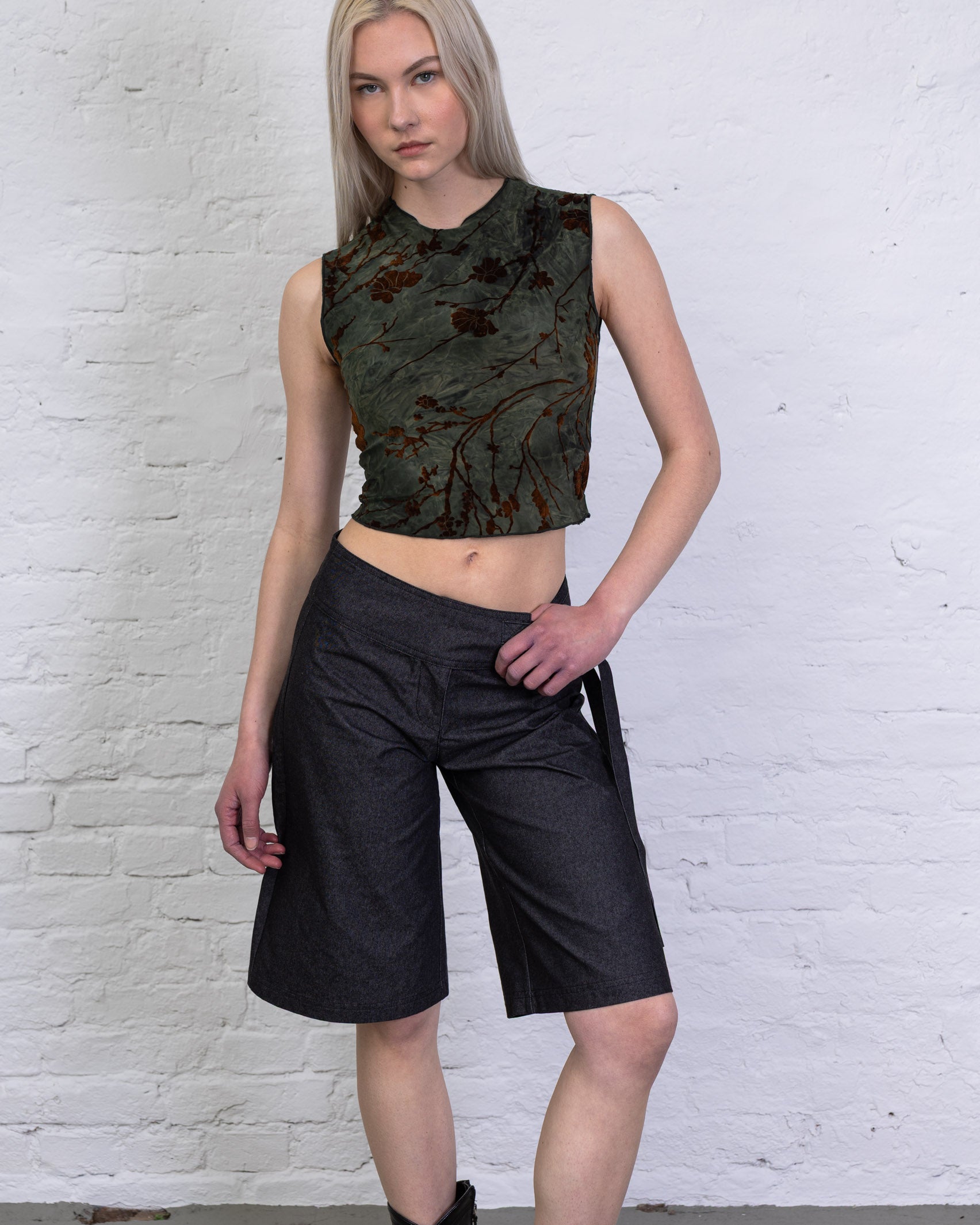 Top mit Blumenprint aus Samt