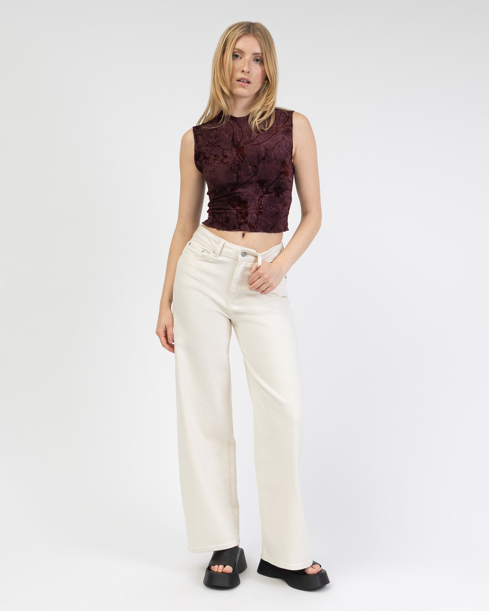 Top mit Blumenprint aus Samt