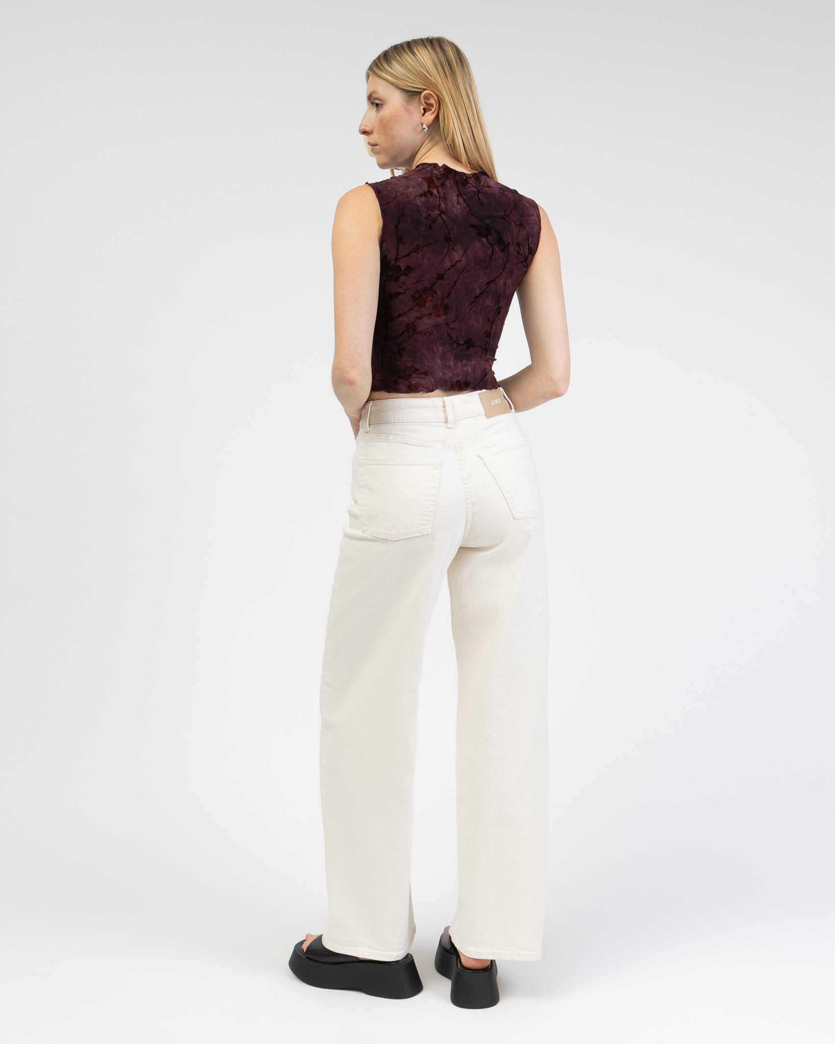 Top mit Blumenprint aus Samt