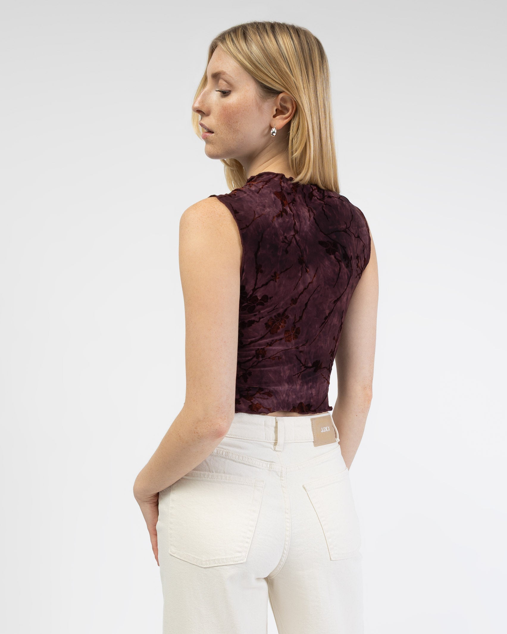 Top mit Blumenprint aus Samt