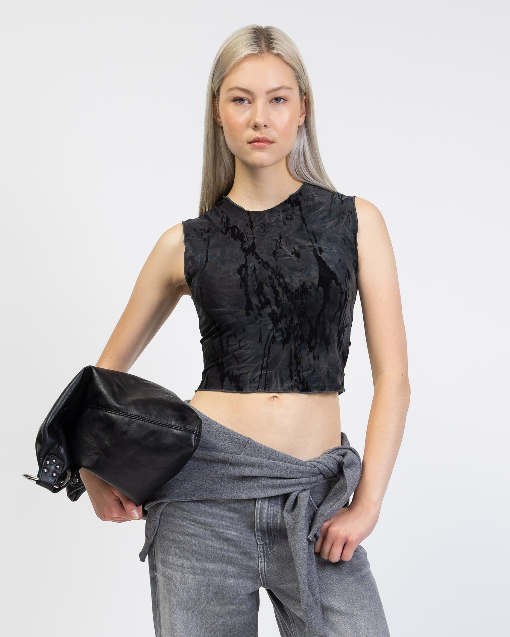 Kurzes Top mit Samtdetails