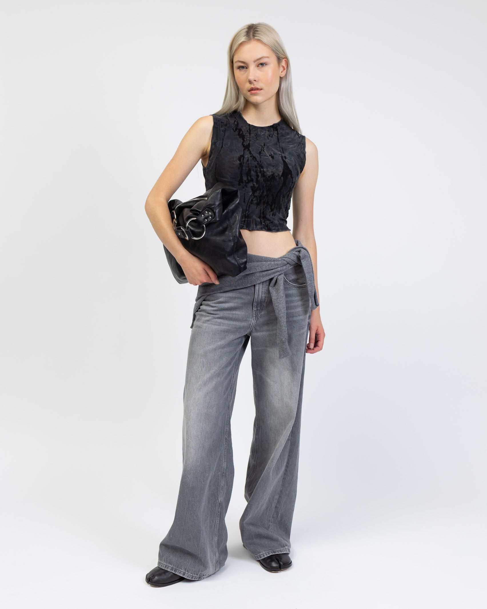 Kurzes Top mit Samtdetails