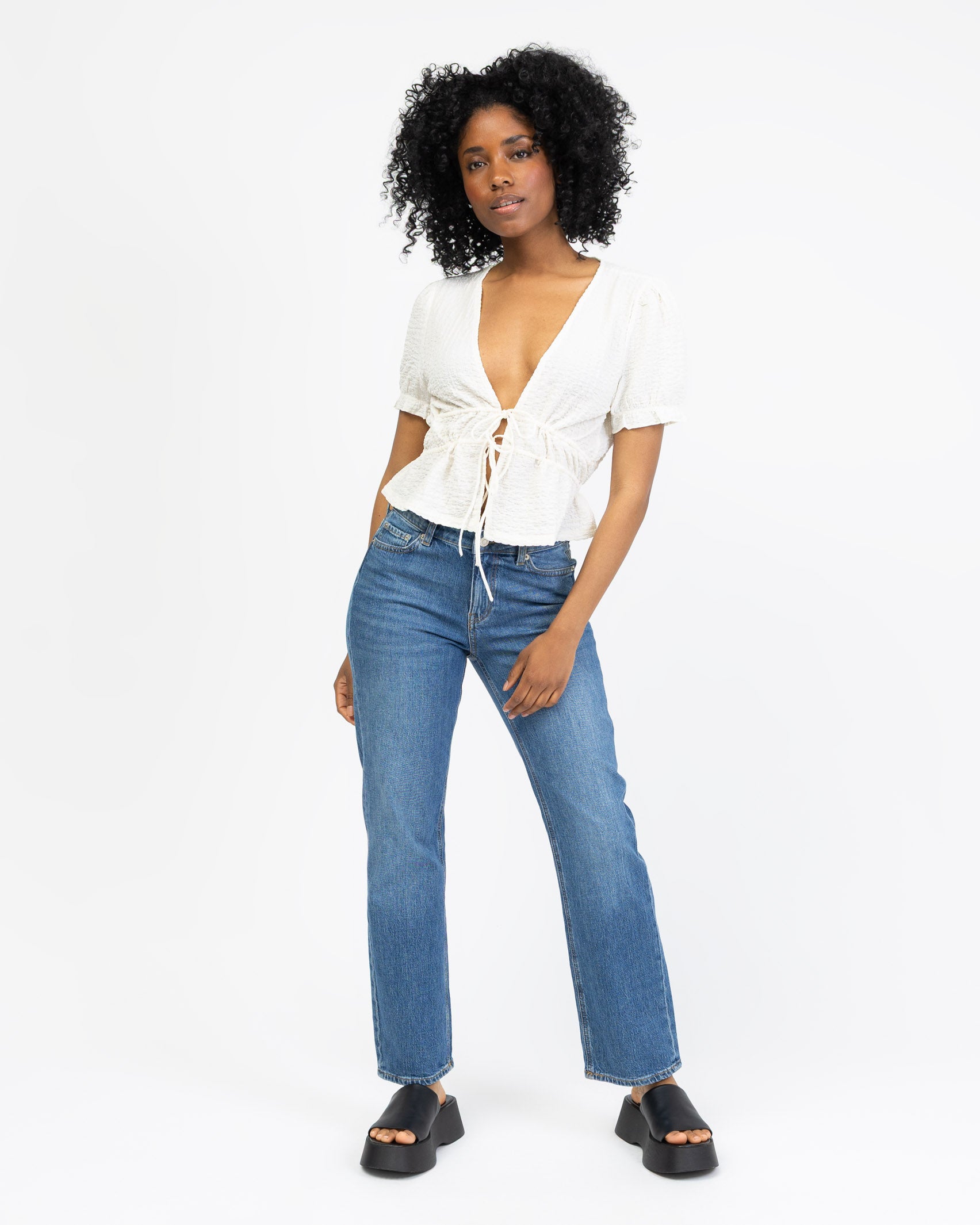 Kurze Bluse mit Schleifen