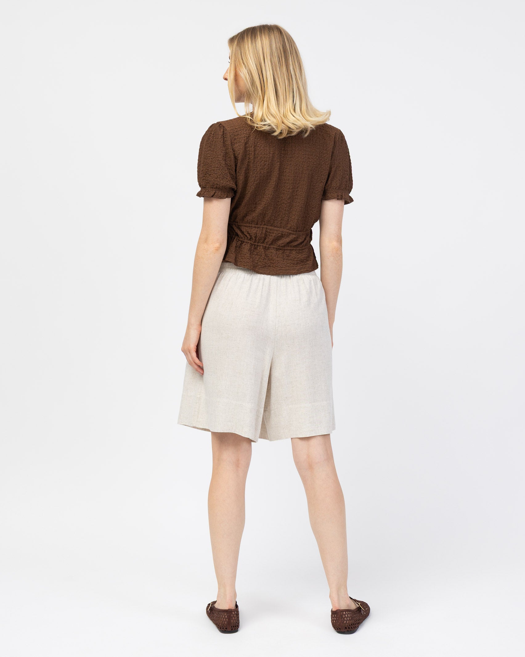 Kurze Bluse mit Schleifen