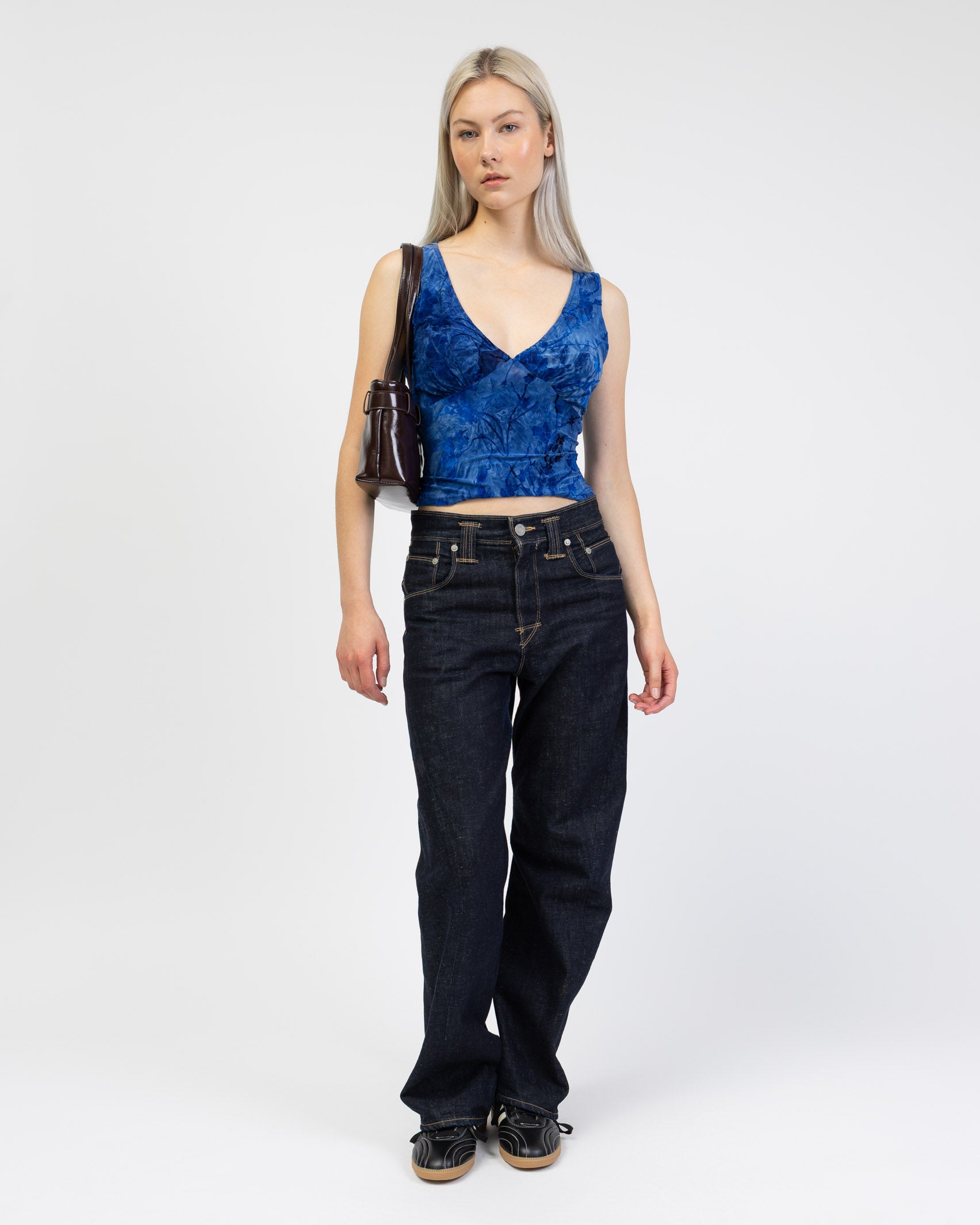 V-Neck Top mit Blumenprint aus Samt